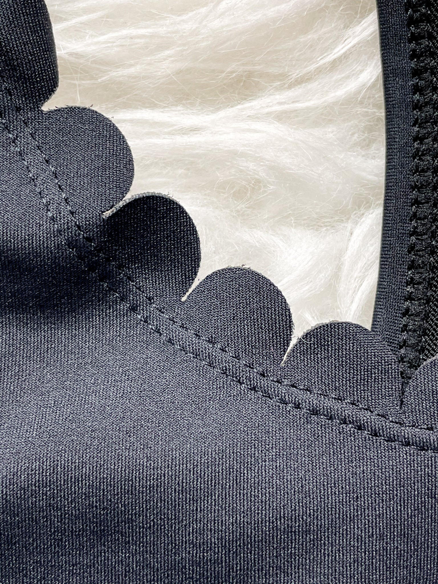 Lucie - Hiit Scalloped High Impact Nursing Sports Bra (noir)