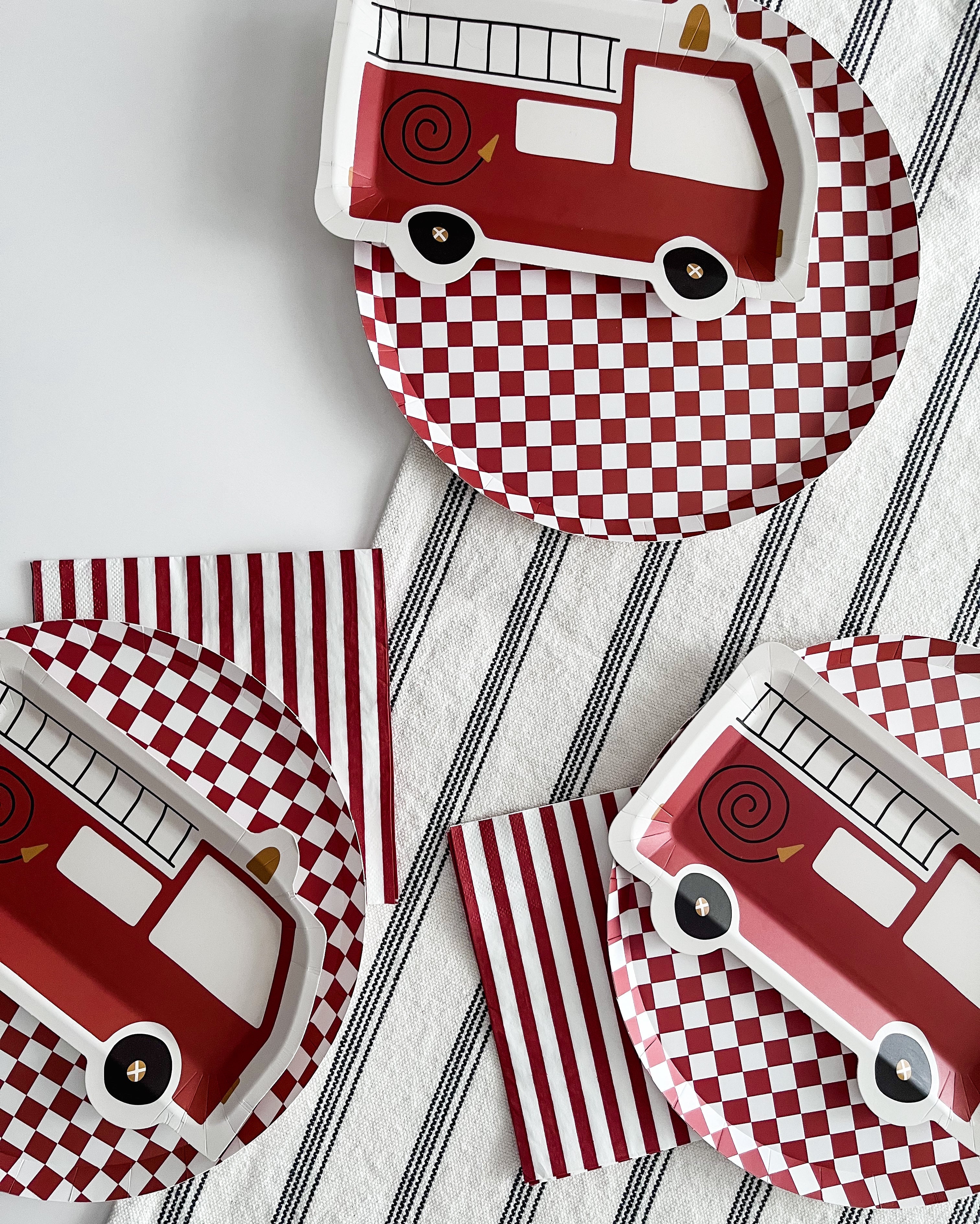 Checkered Red Plate, Xl (set Of 8)