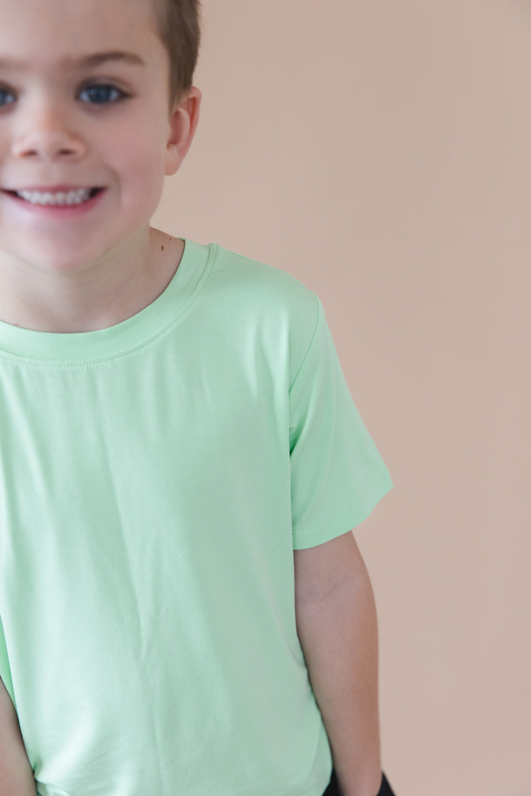 (solid) Buzz - Everyday Tee