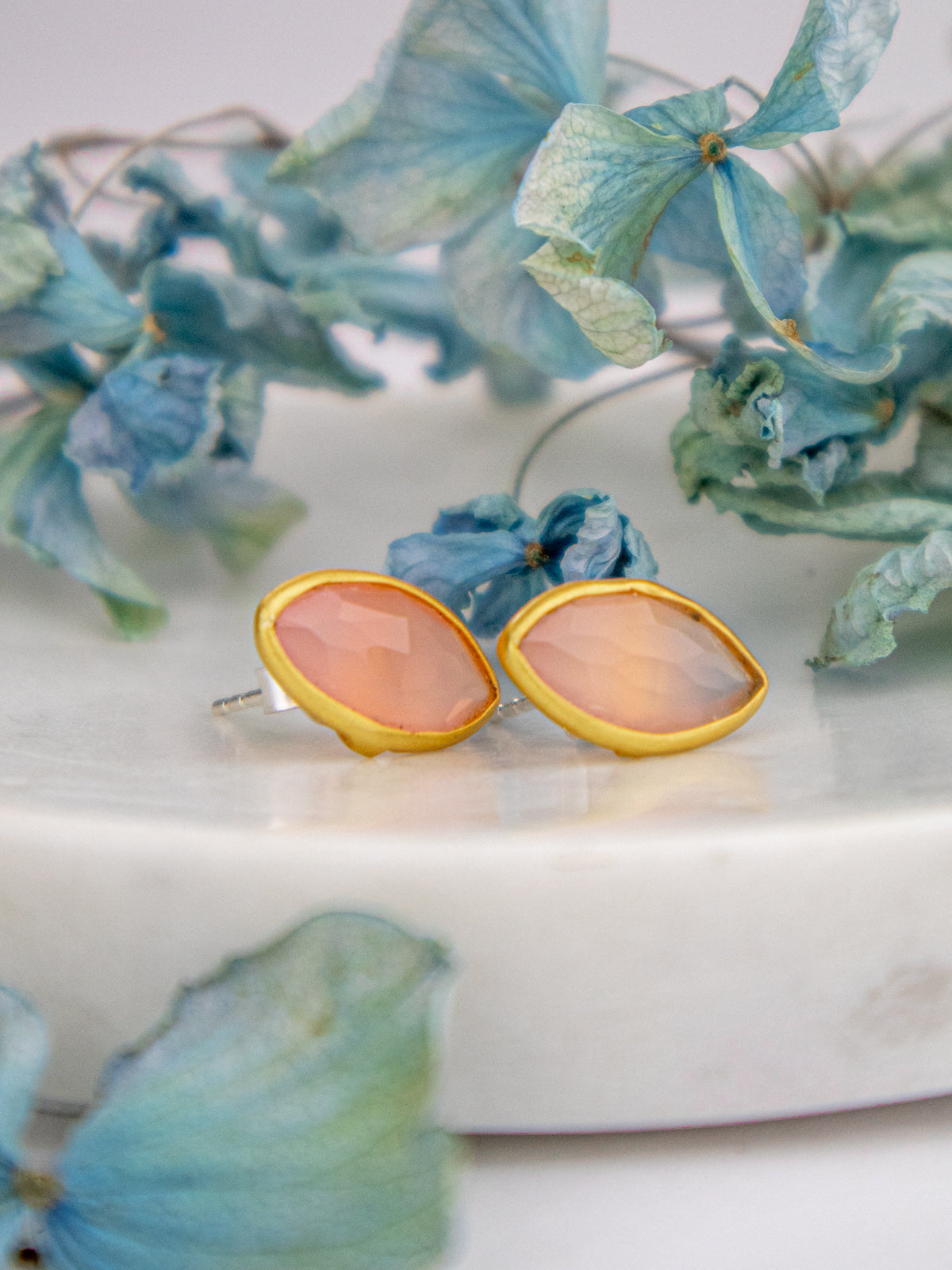 Mila Leaf Earrings - Gold