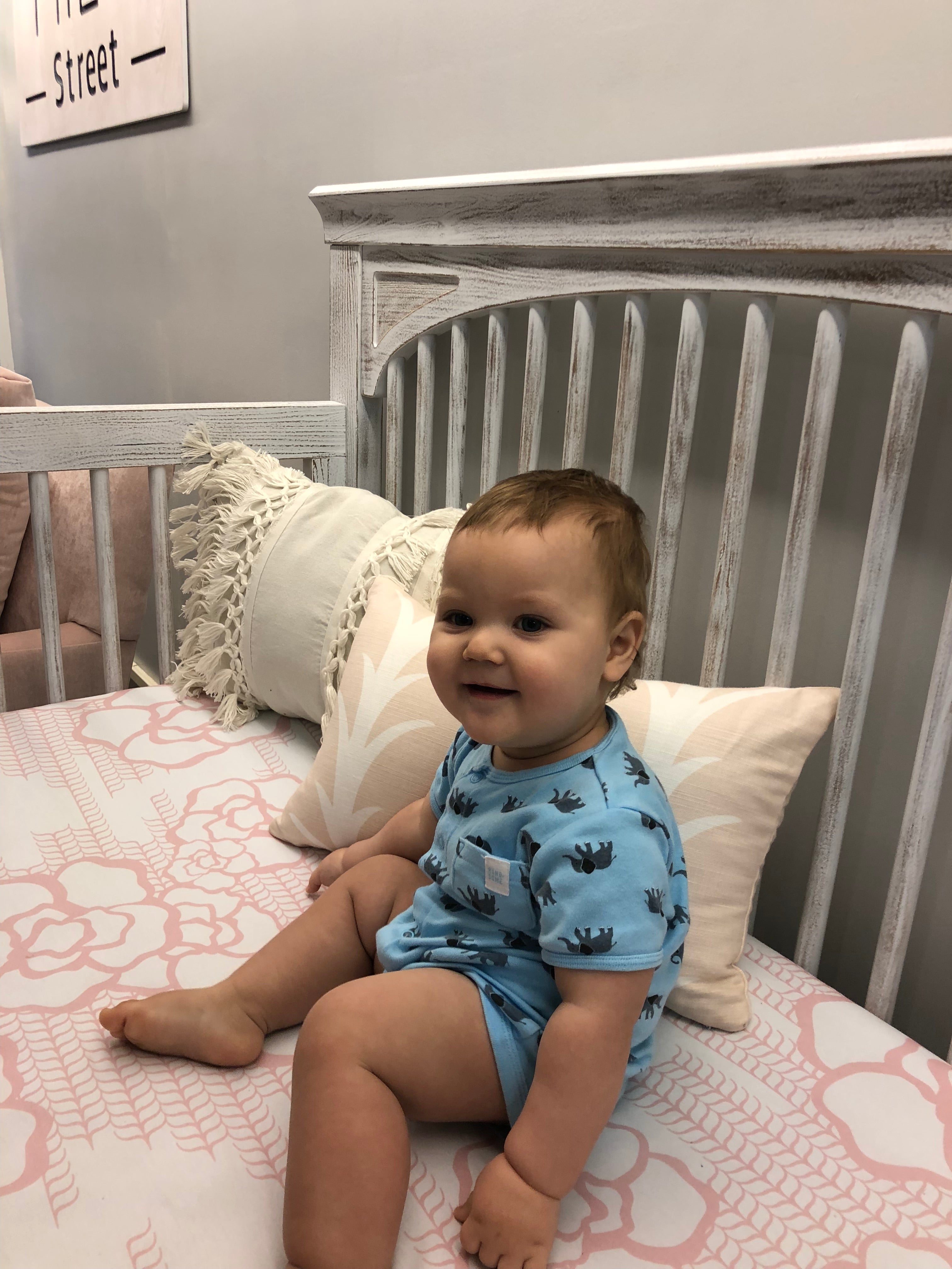 Cameo Oval 4-in-1 Convertible Crib