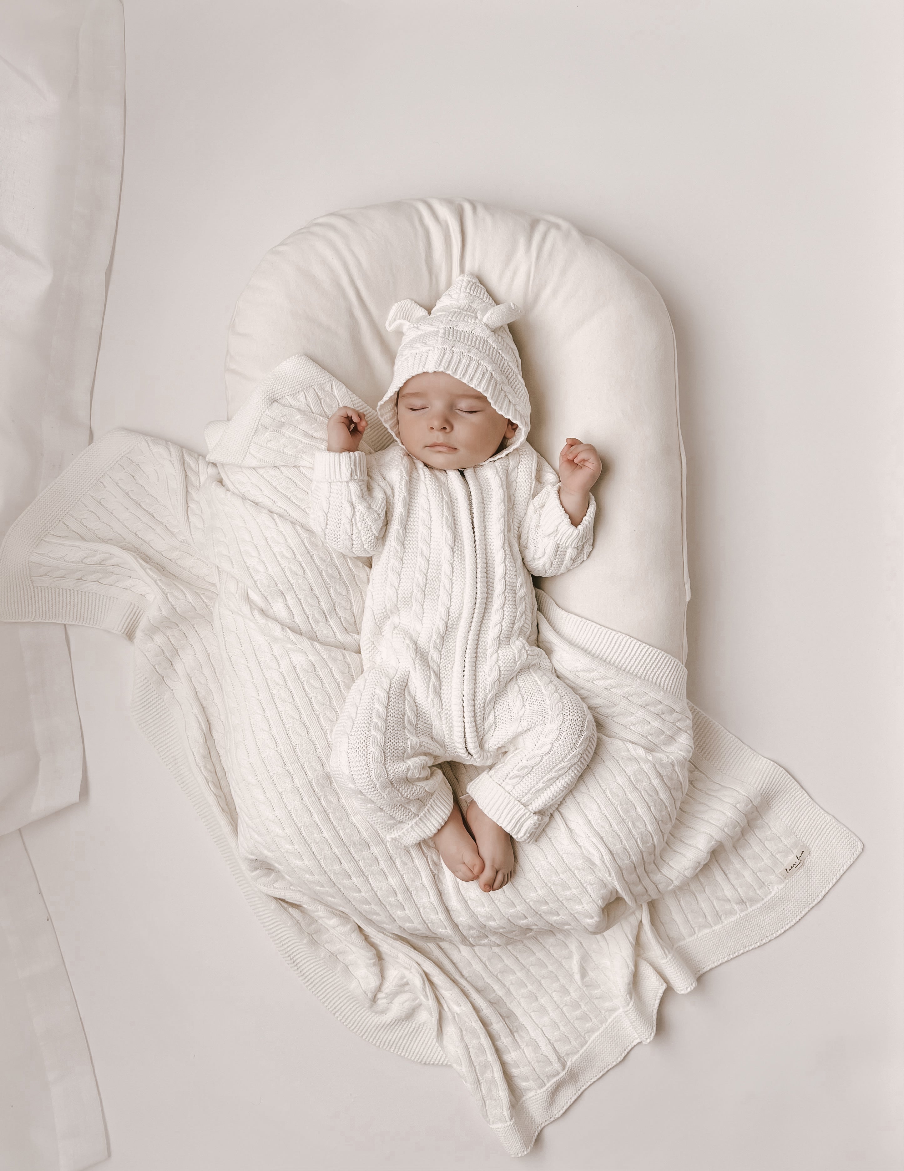 Luna + Luca Cable Knit Baby Blanket - White