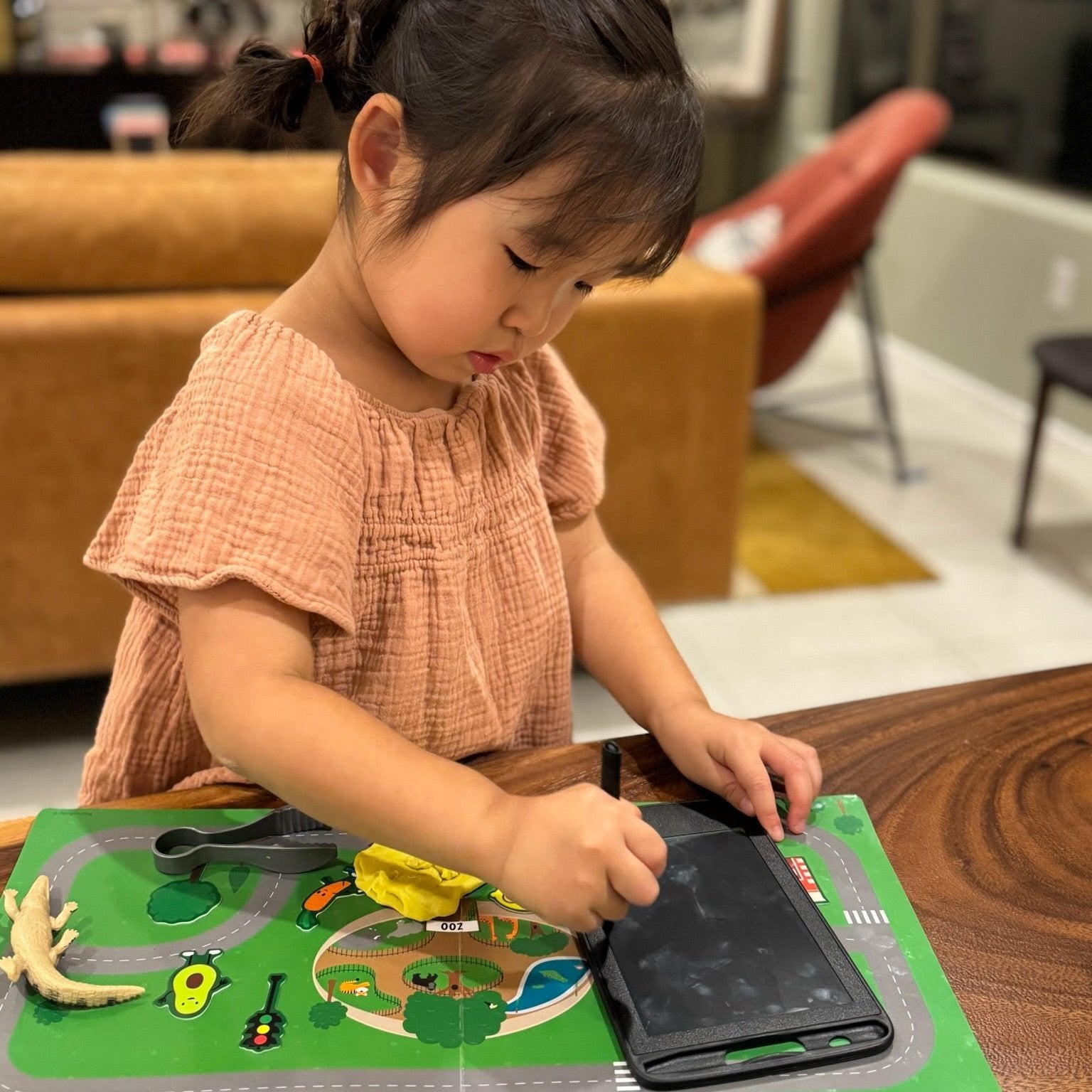 Eco-friendly Reusable Writing Tablet 6.5 Lcd Screen With Drawing Pen And Locking Switch