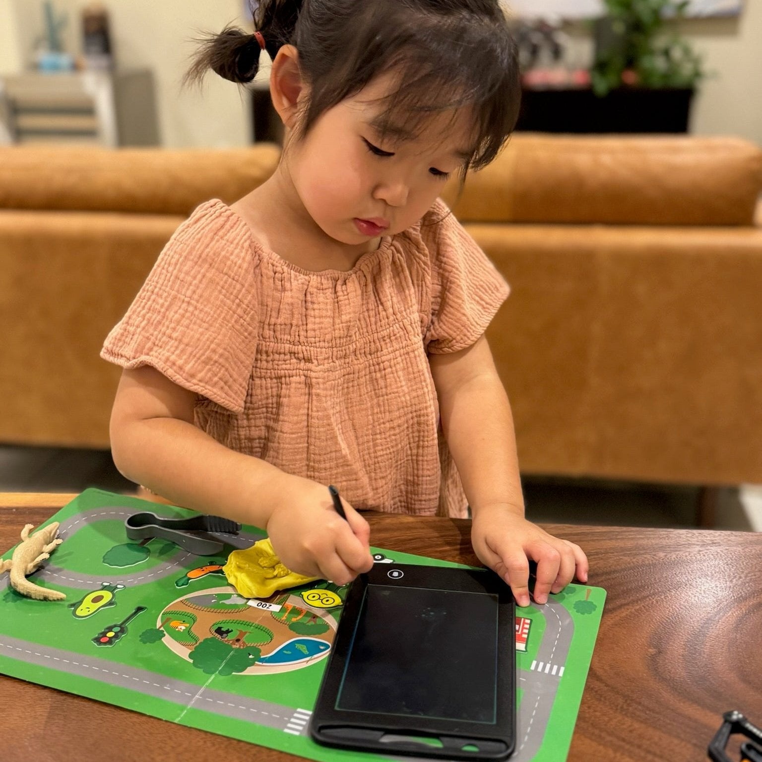 Eco-friendly Reusable Writing Tablet 6.5 Lcd Screen With Drawing Pen And Locking Switch