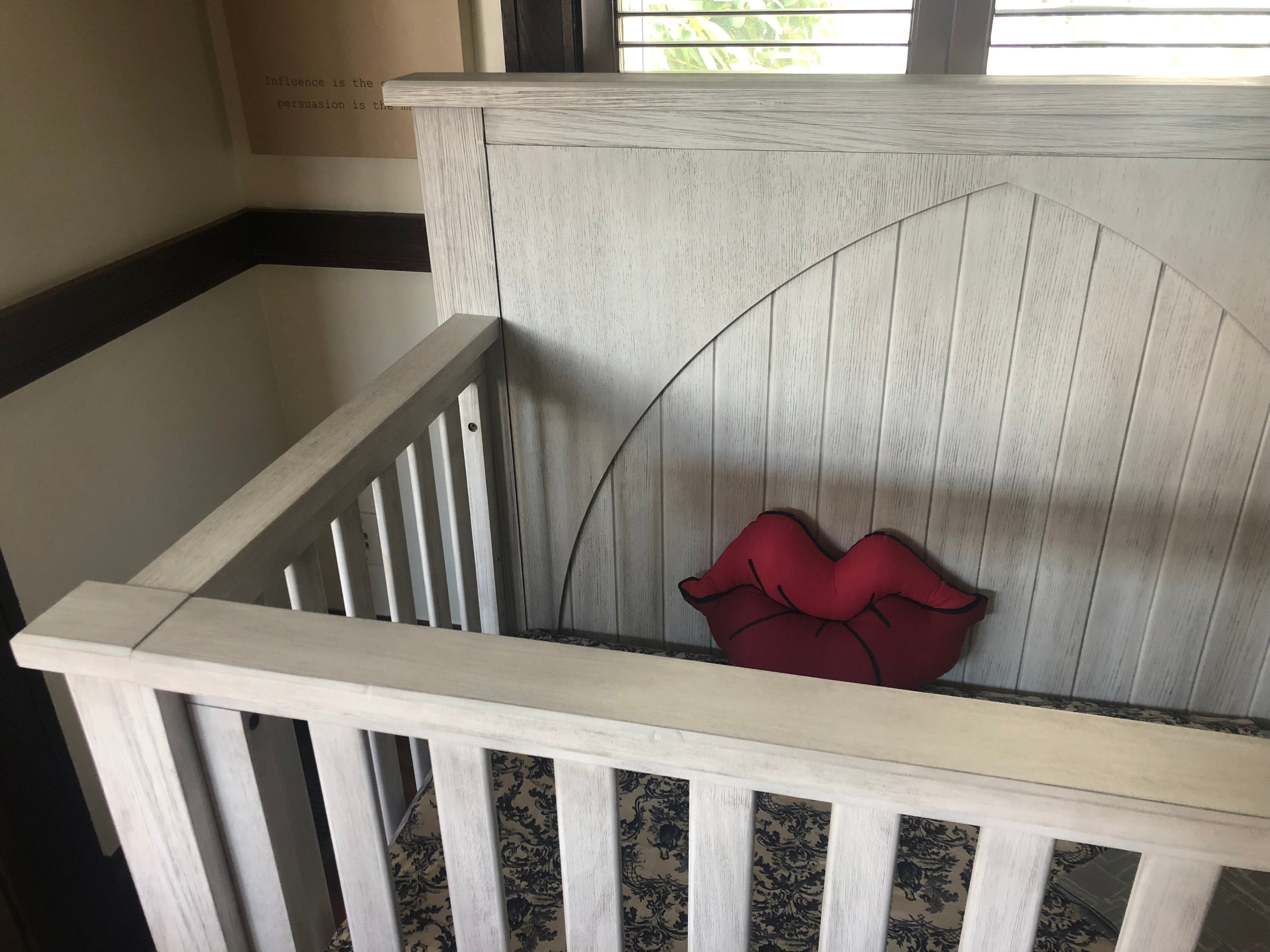 Relic Winchester 4-in-1 Convertible Crib