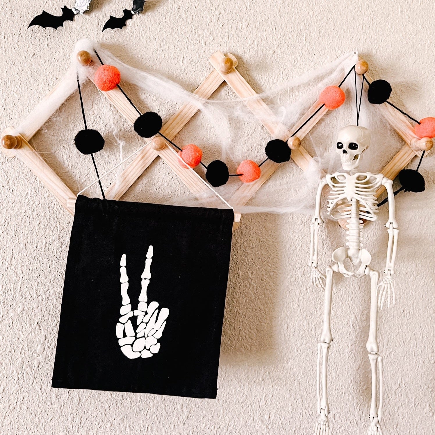 Skeleton Peace Sign Hang Sign