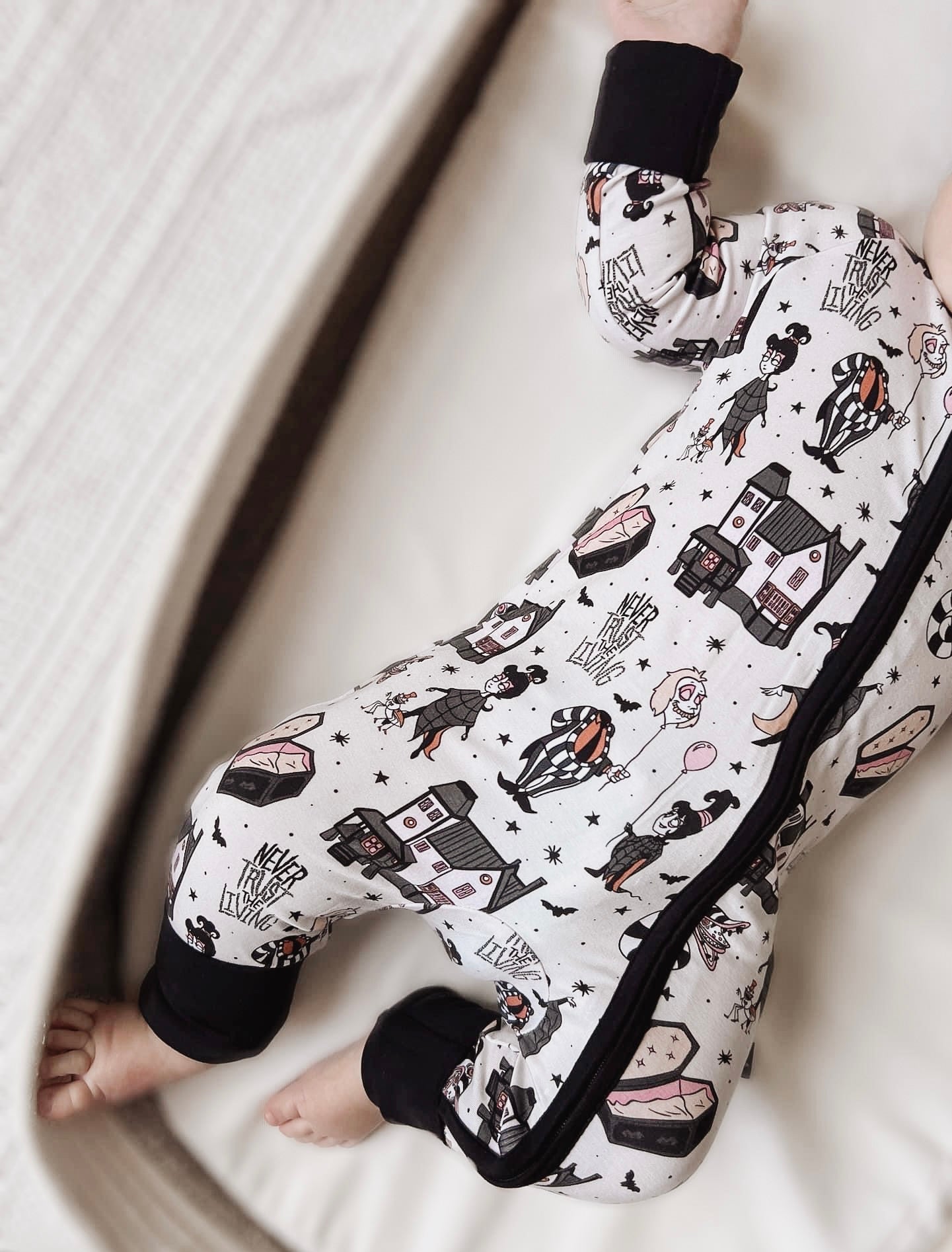 Never Trust The Living - Zippy