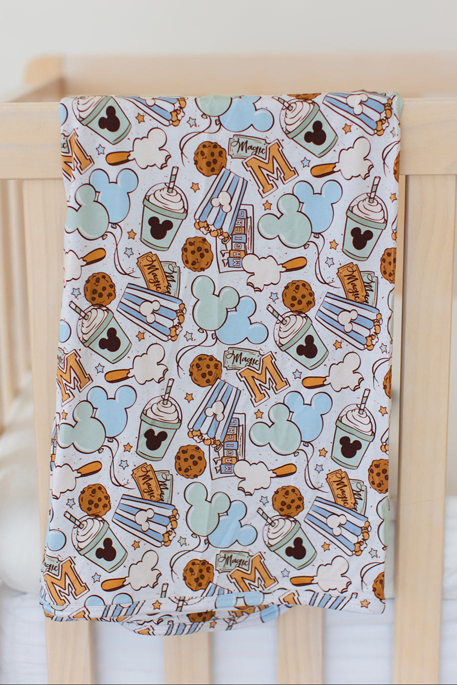 Snacks (green) - Lightweight Blanket