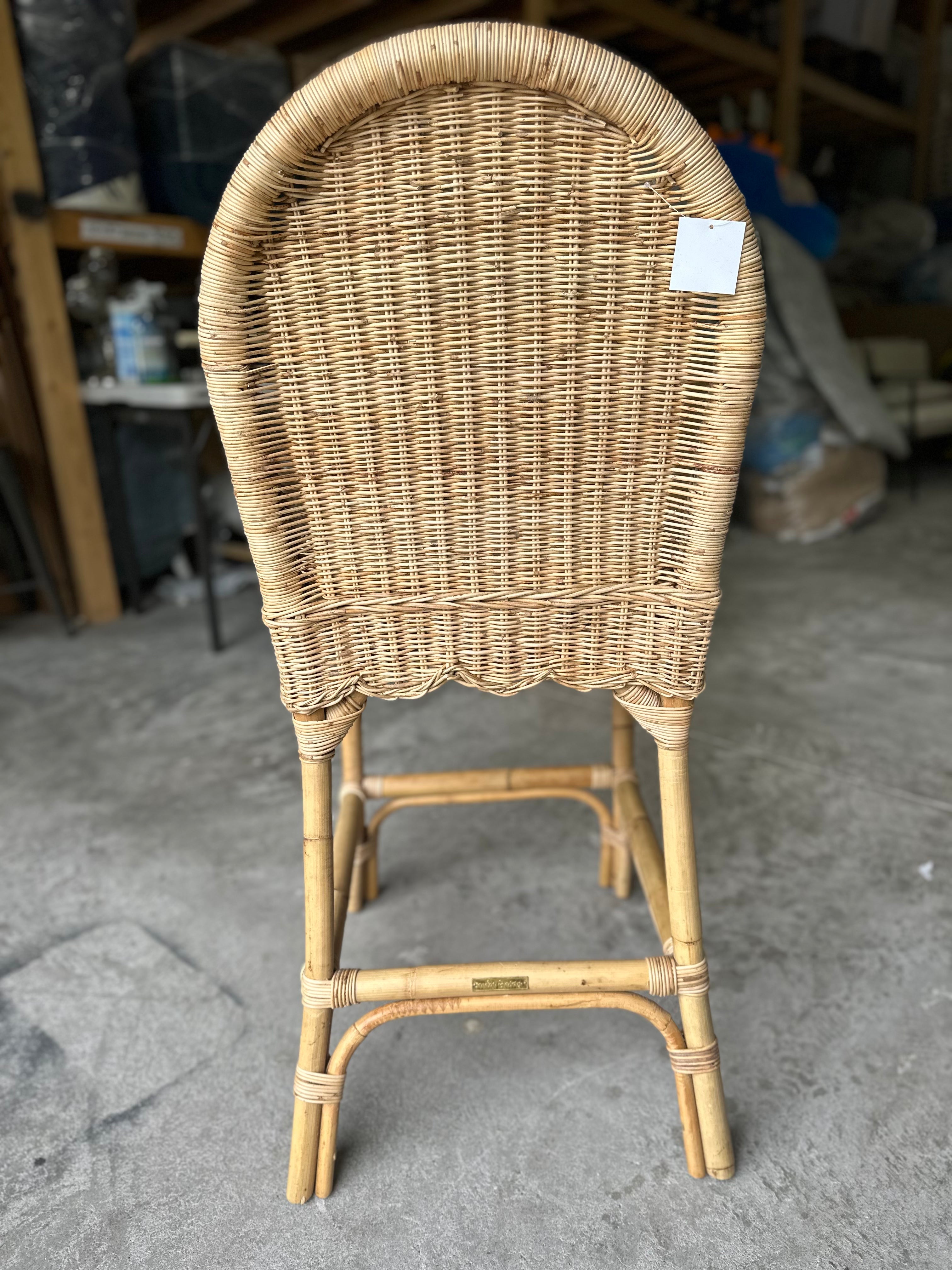 Dunlin Scalloped Counter Height Bar Stool