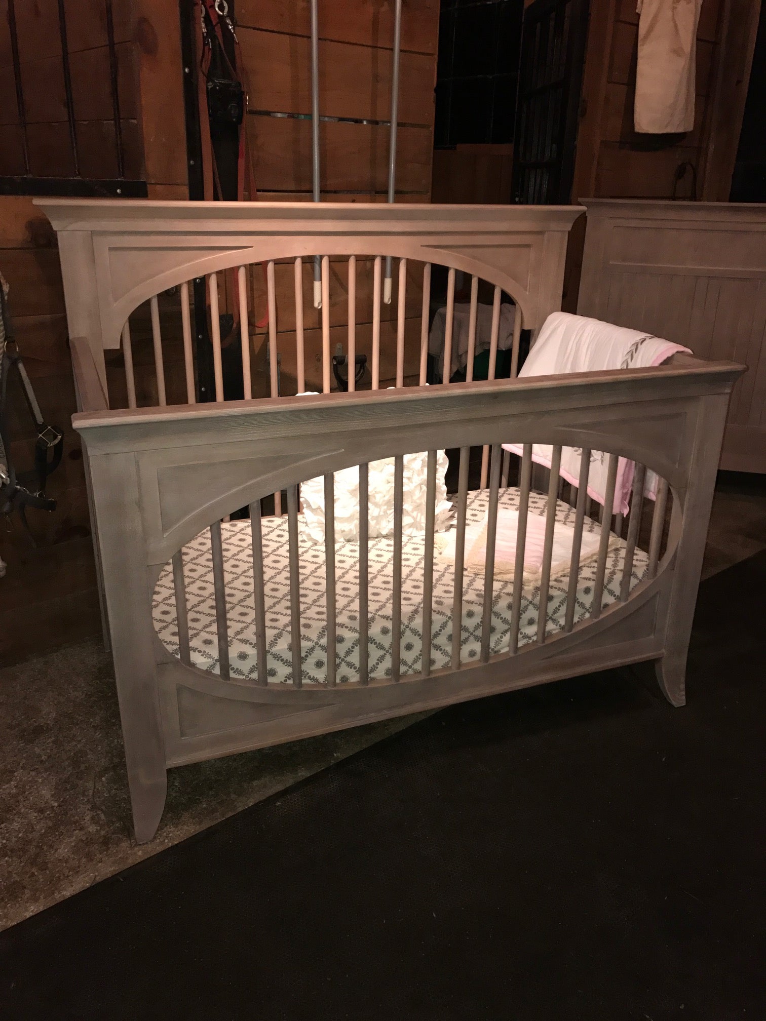 Cameo Oval 4-in-1 Convertible Crib