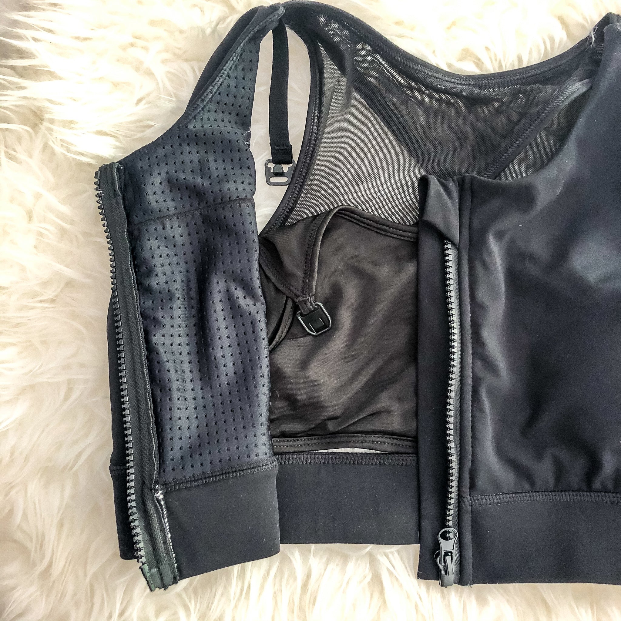 Capucine 2 - High Neck High Support Nursing & Hands Free Pumping Sports Bra (noir)