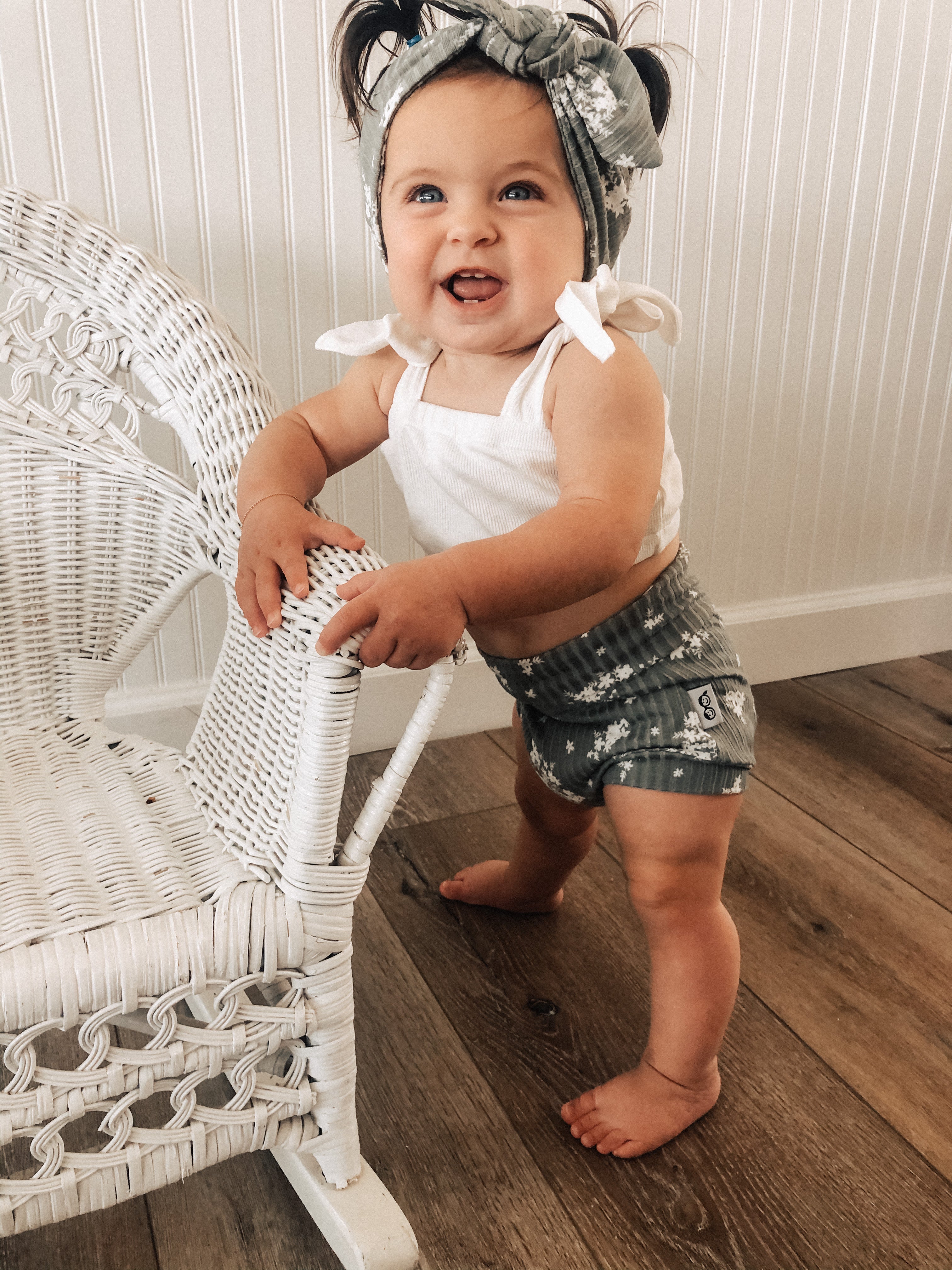 Minimal Floral Olive Ribbed Bummies