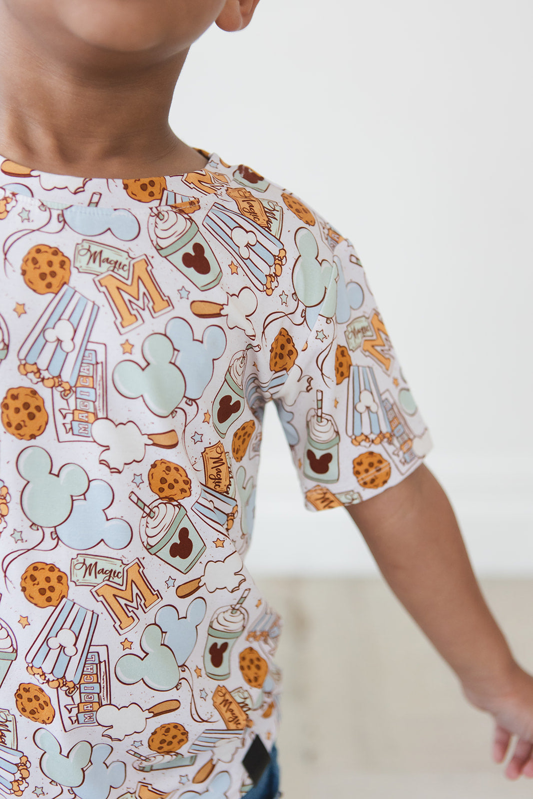 Snacks (green) - Everyday Tee