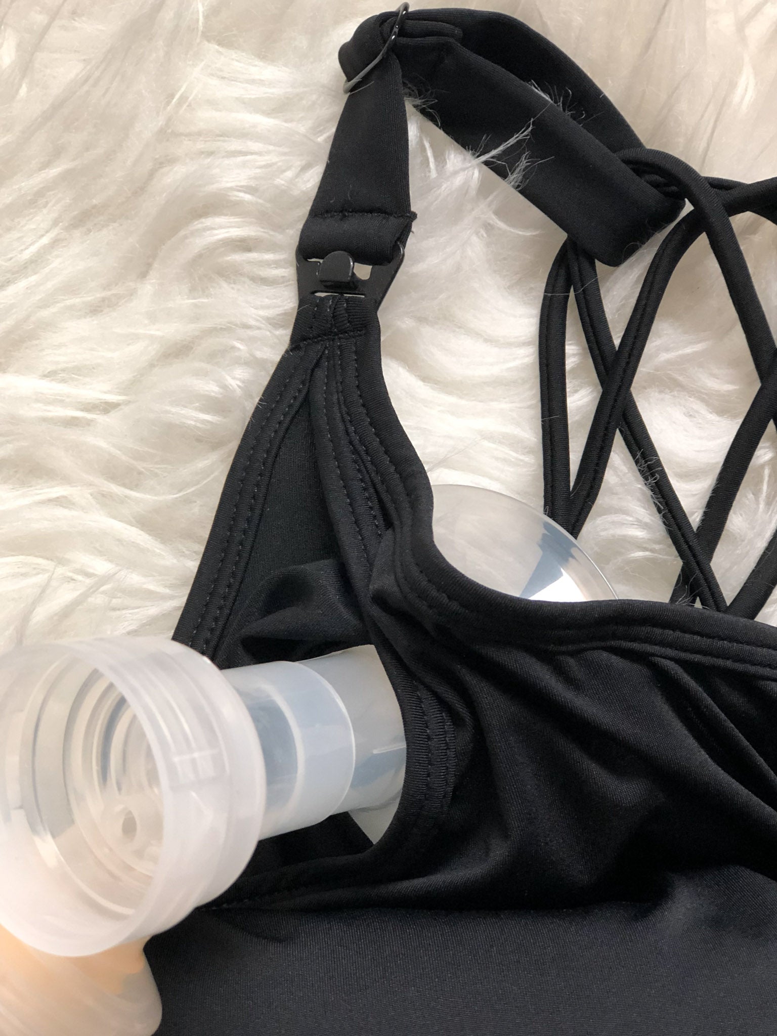 Océane - Exclusive Hands Free Pumping Sports Bra (noir)
