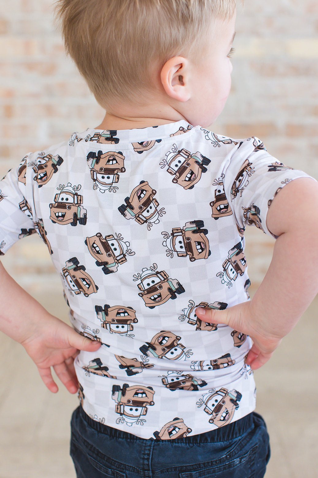 Tow In The Snow - Everyday Tee