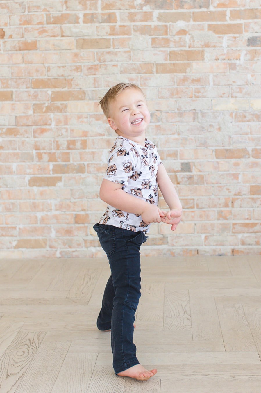 Tow In The Snow - Everyday Tee