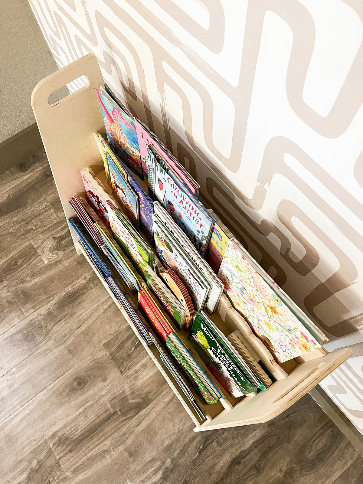 Roy - Scalloped Bookshelf