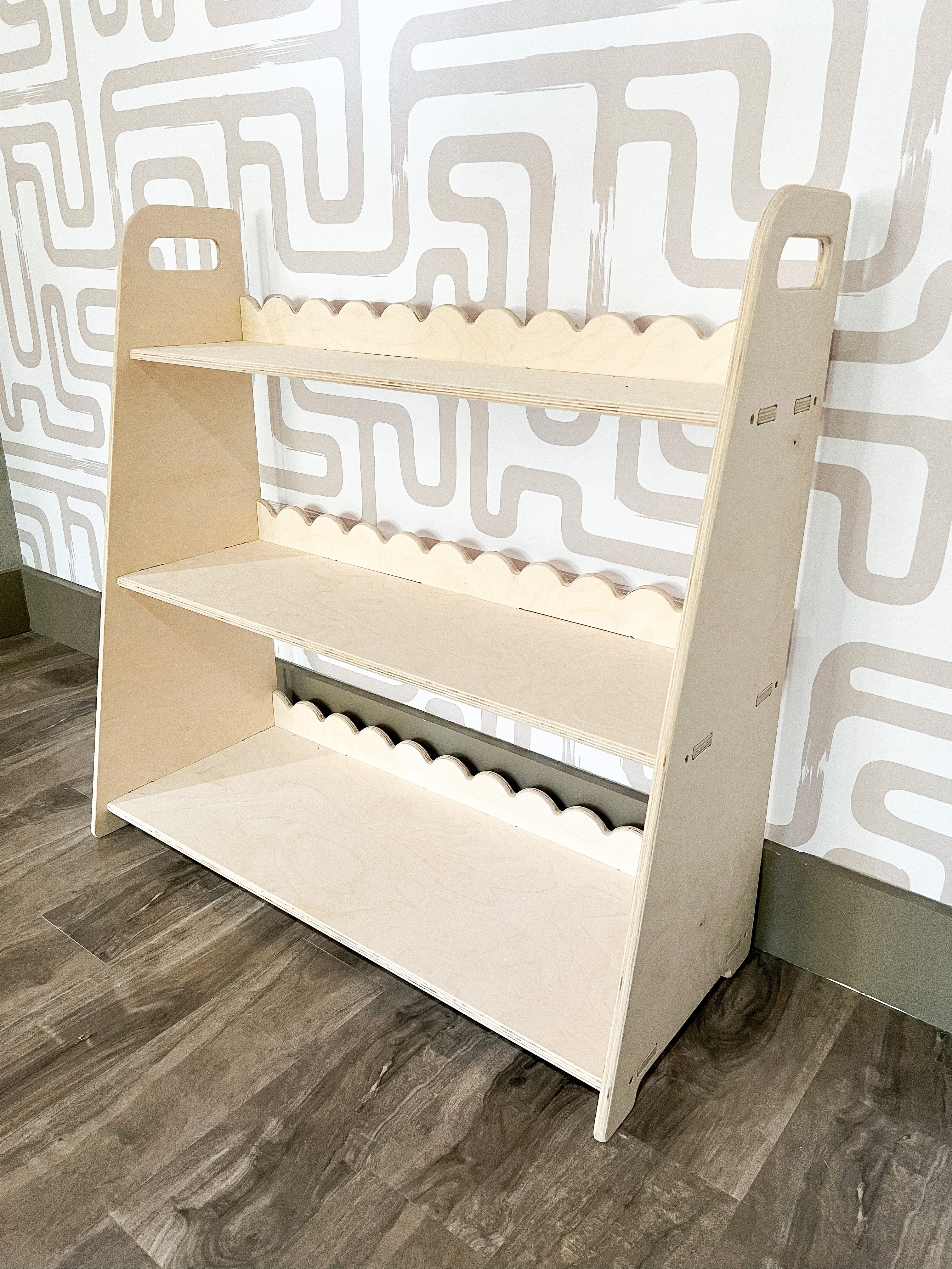 Ray- Scalloped Toy Shelf
