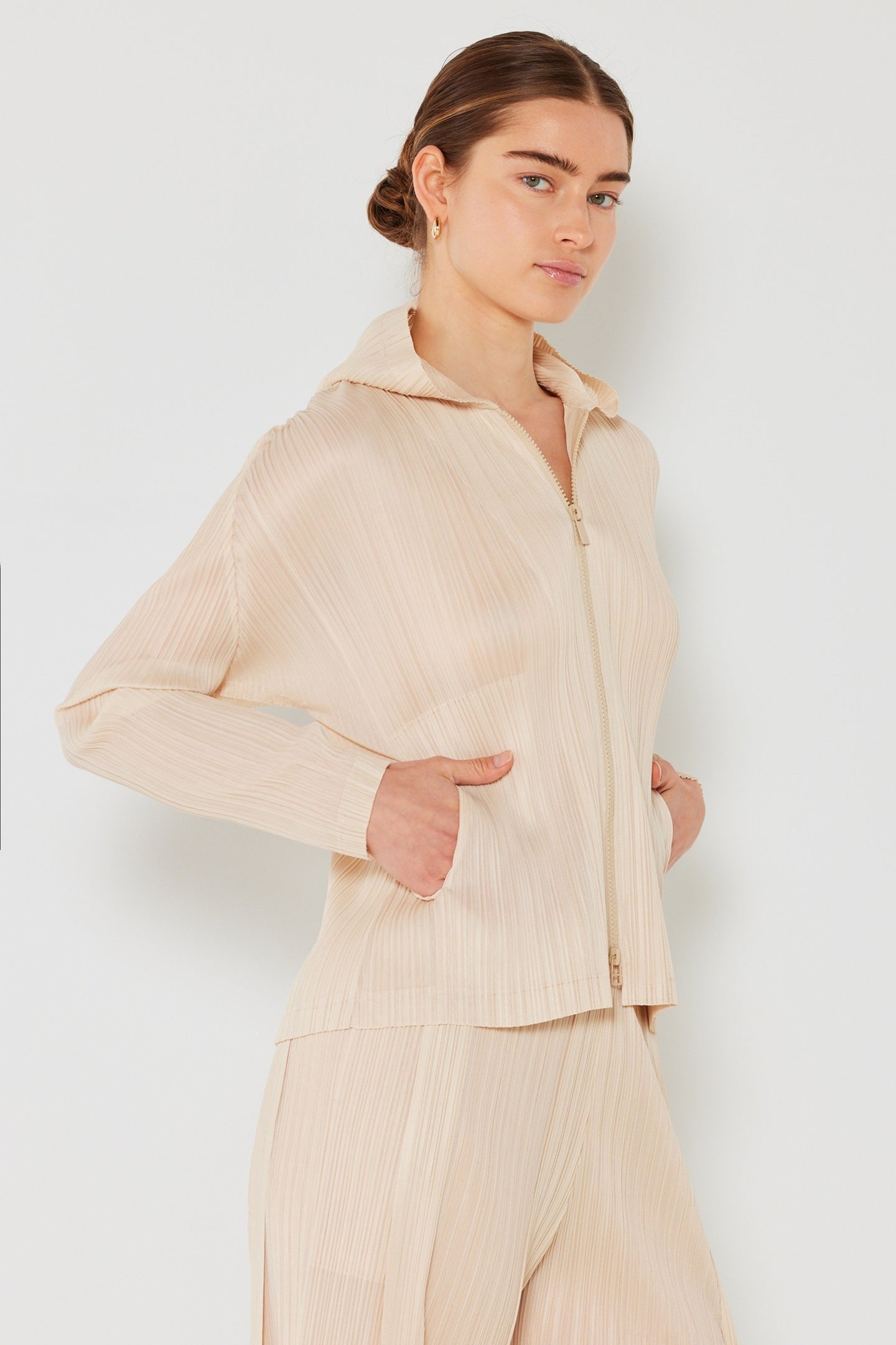Pleated Jacket W/ Two-way Zipper - J01hd_beige