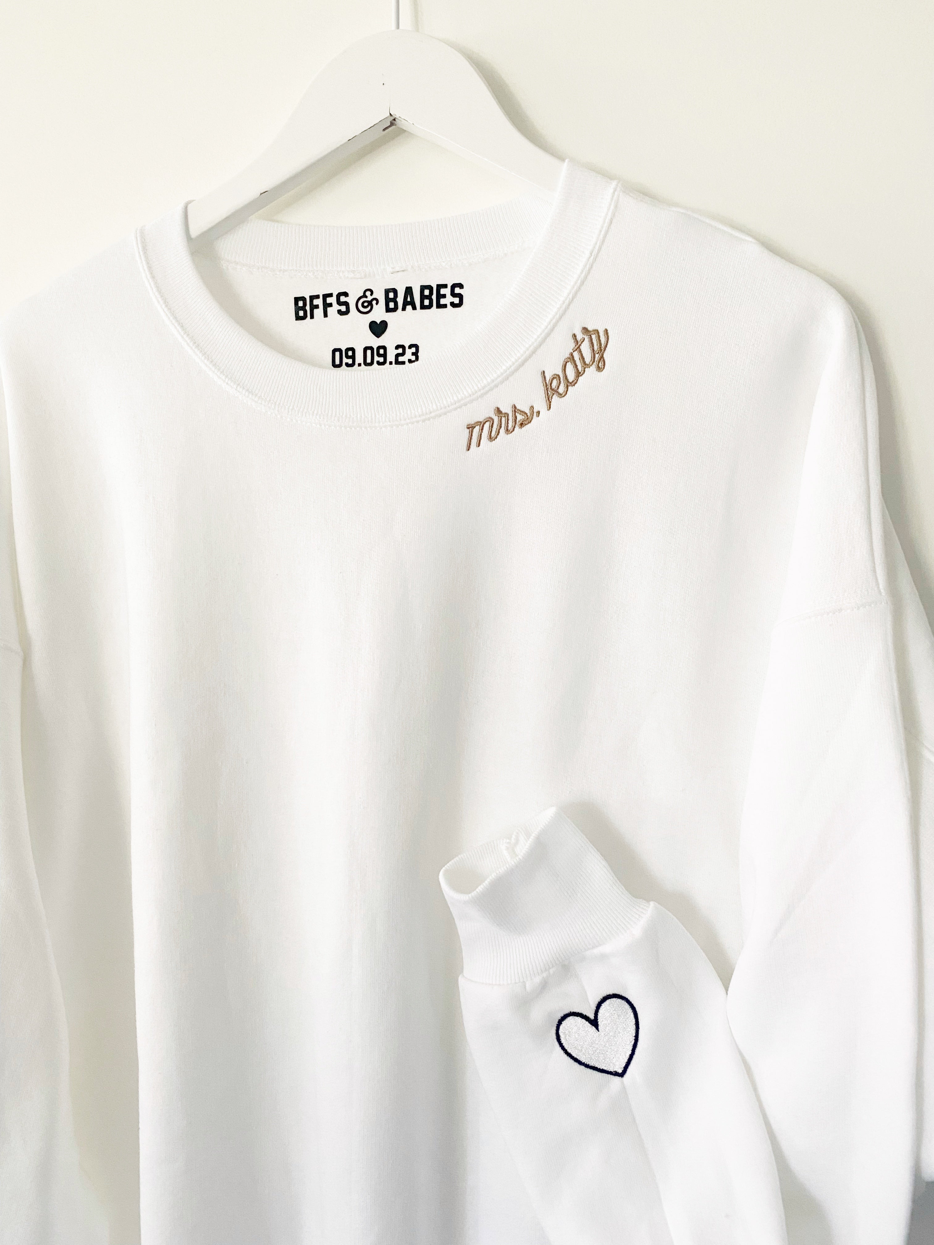 Bffs & Babes X You ♡ Personalized Label + Stitch Collar White Sweatshirt