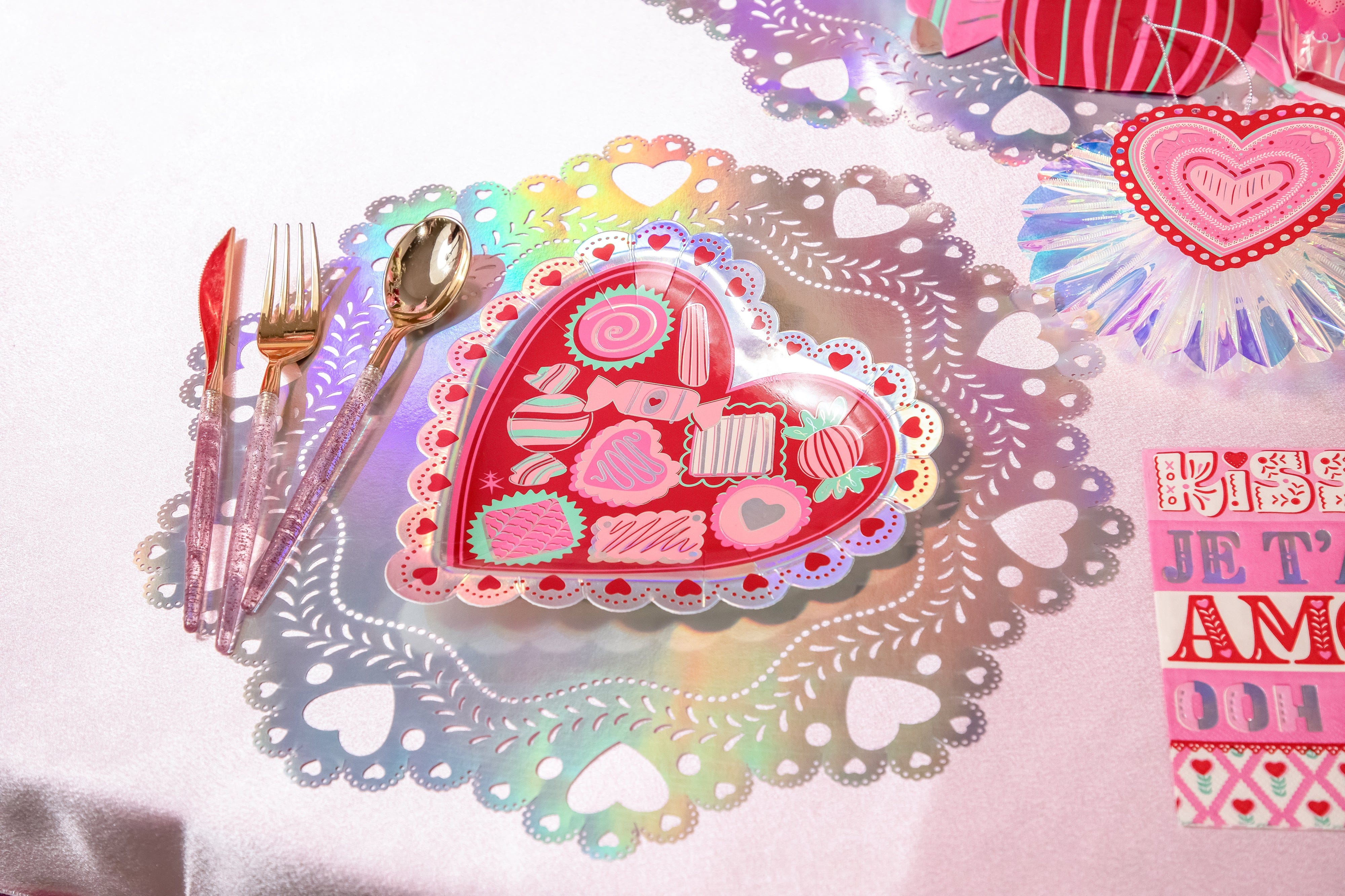 Sweetheart Iridescent Doily Placemats (10 Count)