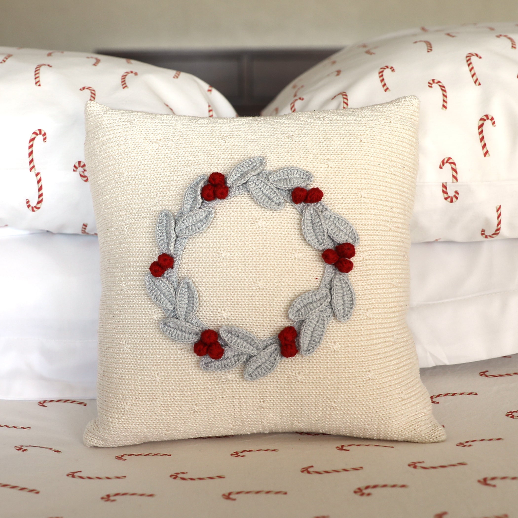 Grey Wreath With Berries 10" Pillow, Ecru