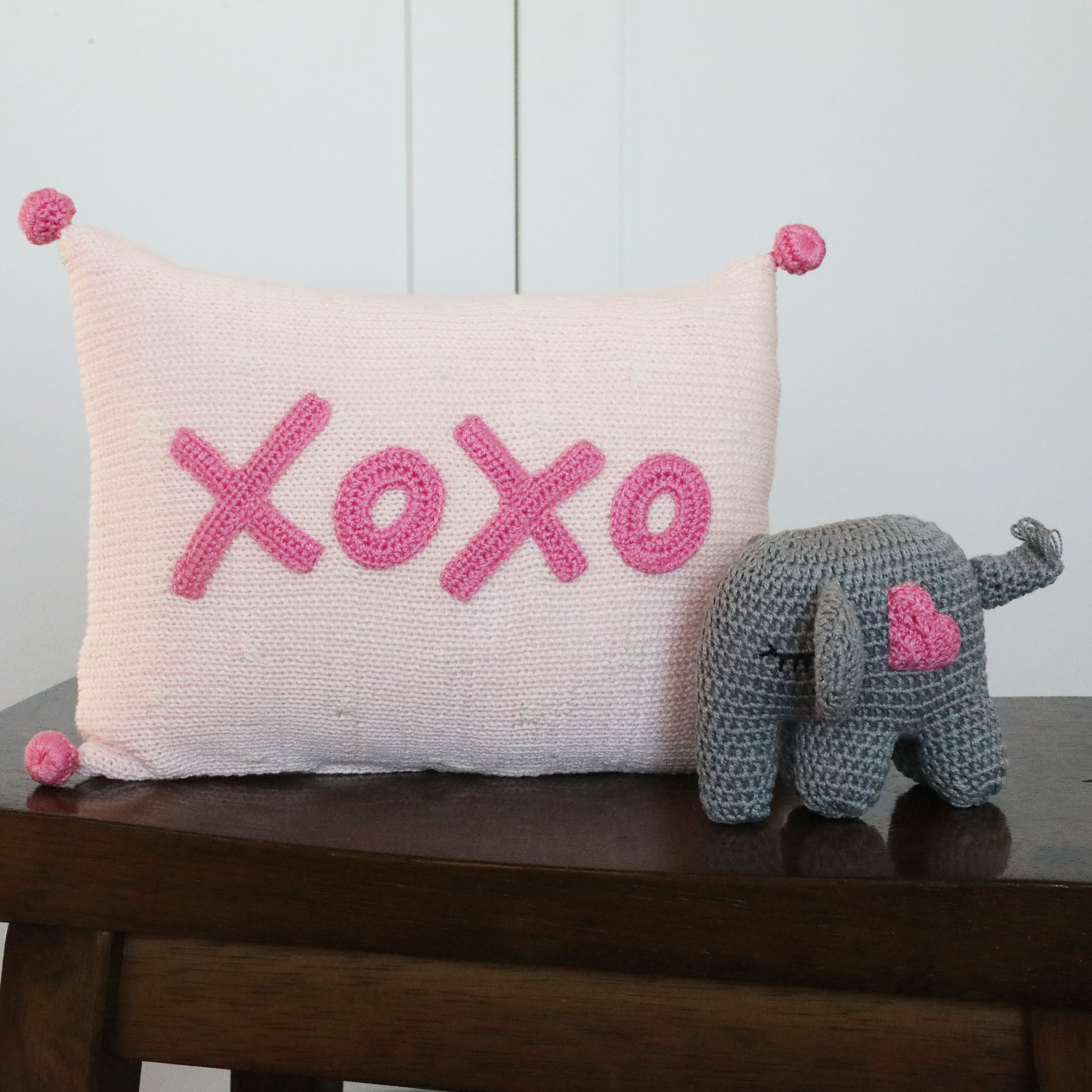 Xoxo Mini Pillow, Pink