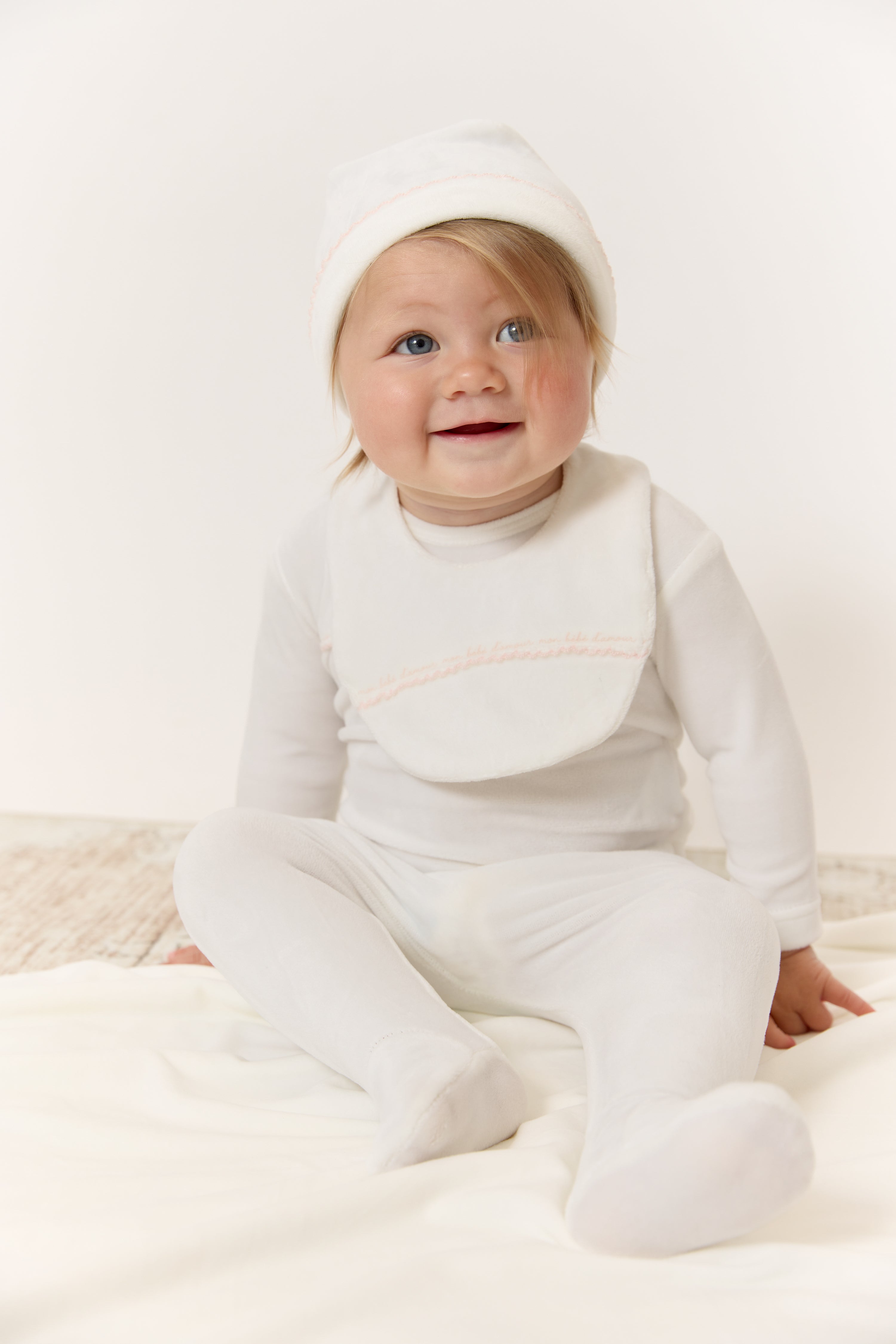 Mon Bebe D'amour Footie, Hat & Blanket Set - Pink