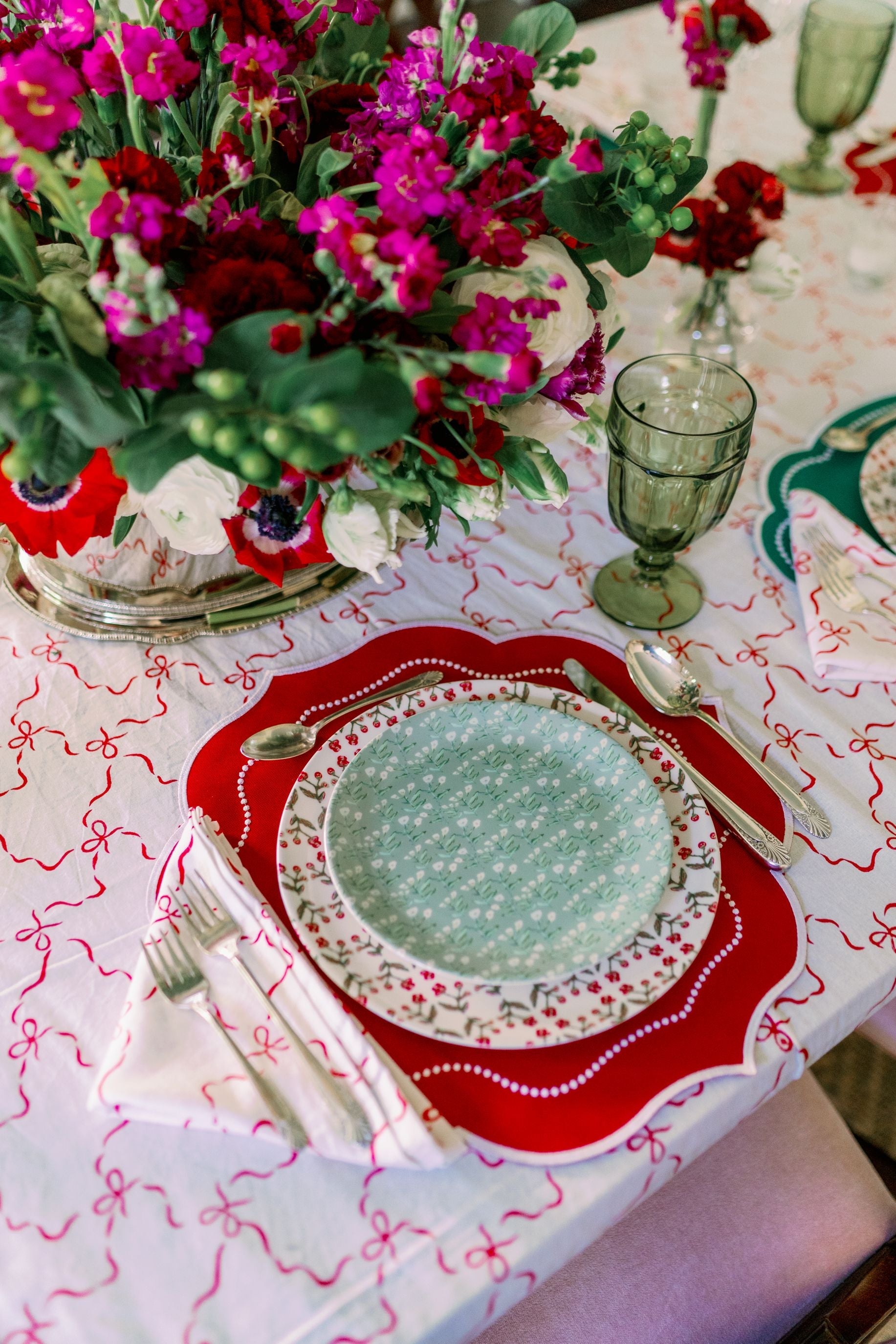 Set Of Holiday Berry Antonia China Plates (set Of 4 Or 8)