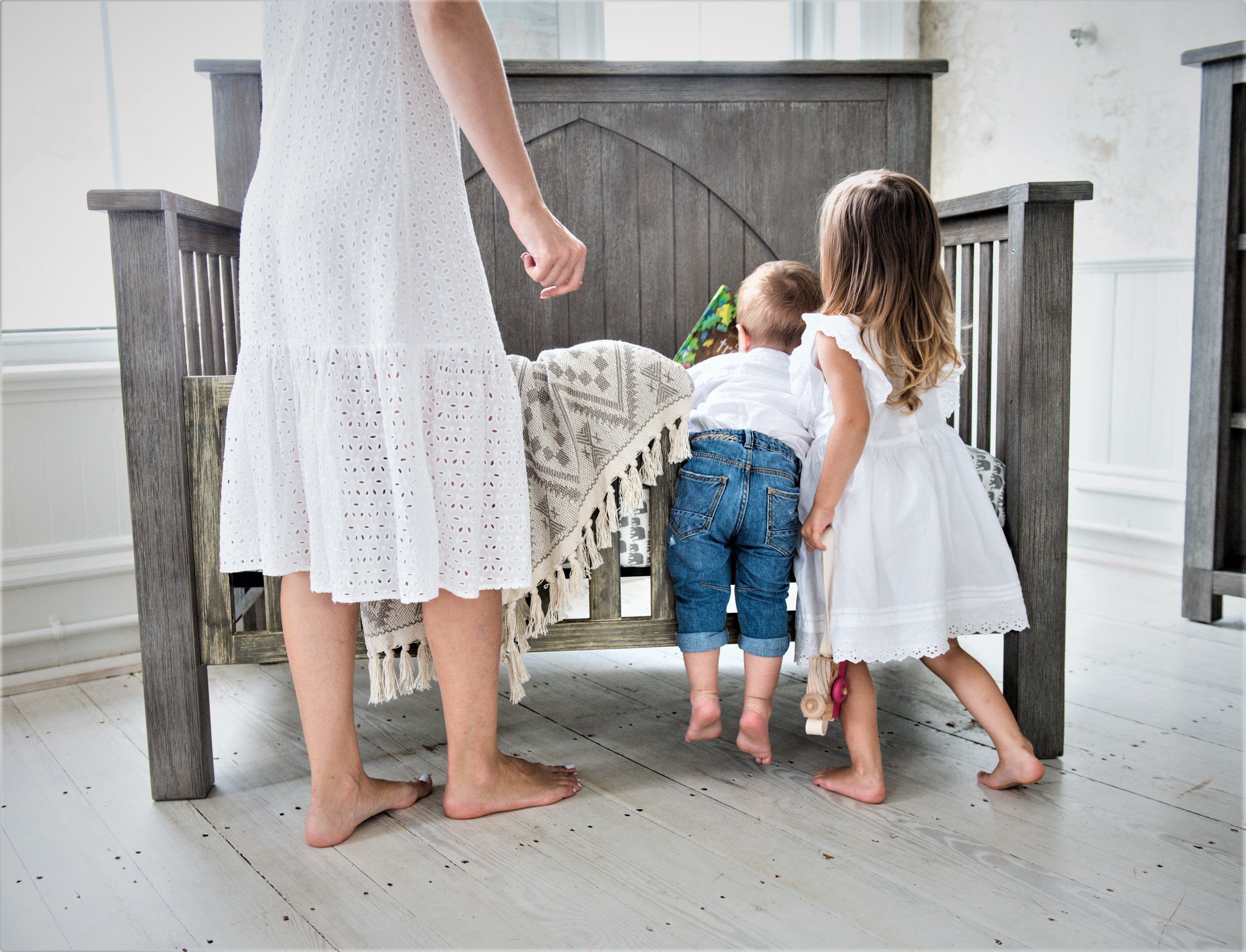 Relic Winchester 4-in-1 Convertible Crib