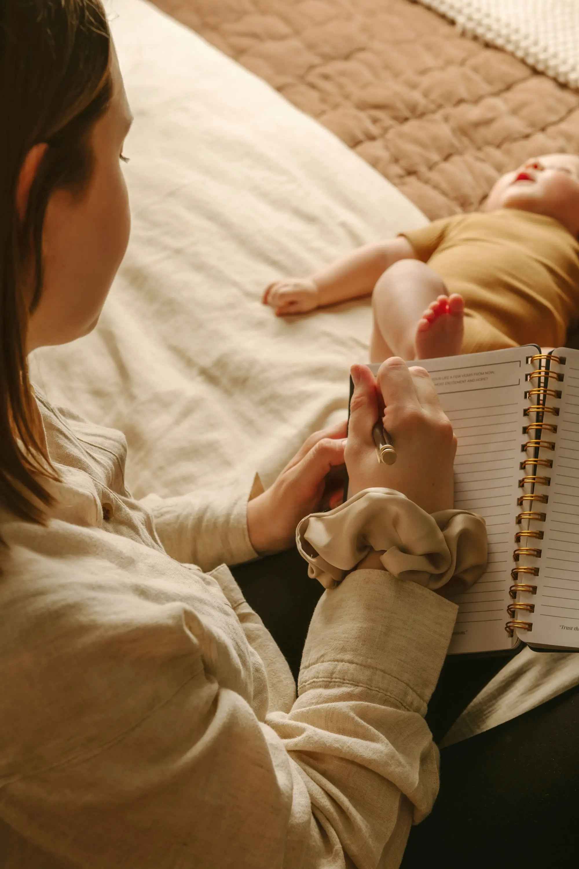 Journal: Journal Prompts For Mama + Daily Tracker For Baby