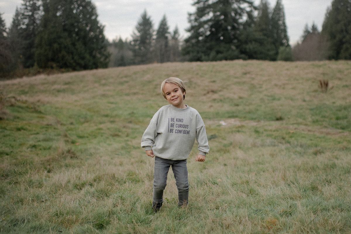 Legacy Sweatshirt Soft | Be Kind On Dark Heather Gray