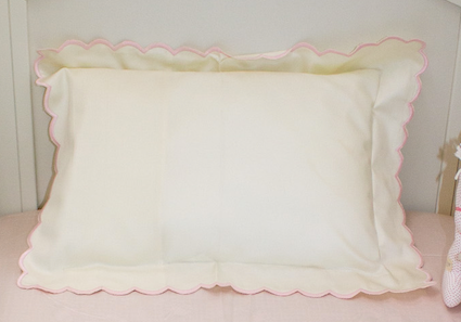 Embroidered Scallop Pillowcase - Light Pink