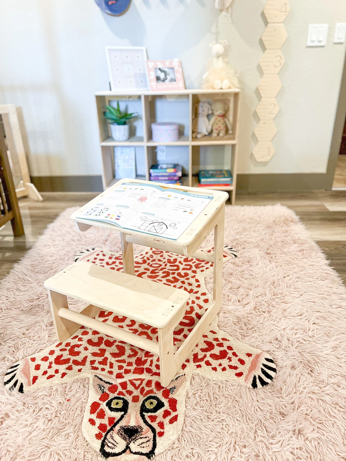 Marlin- Montessori Desk