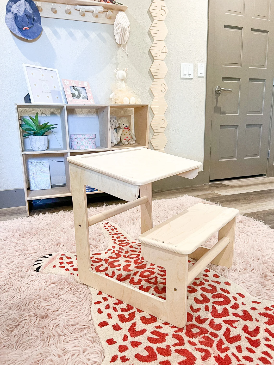 Marlin- Montessori Desk