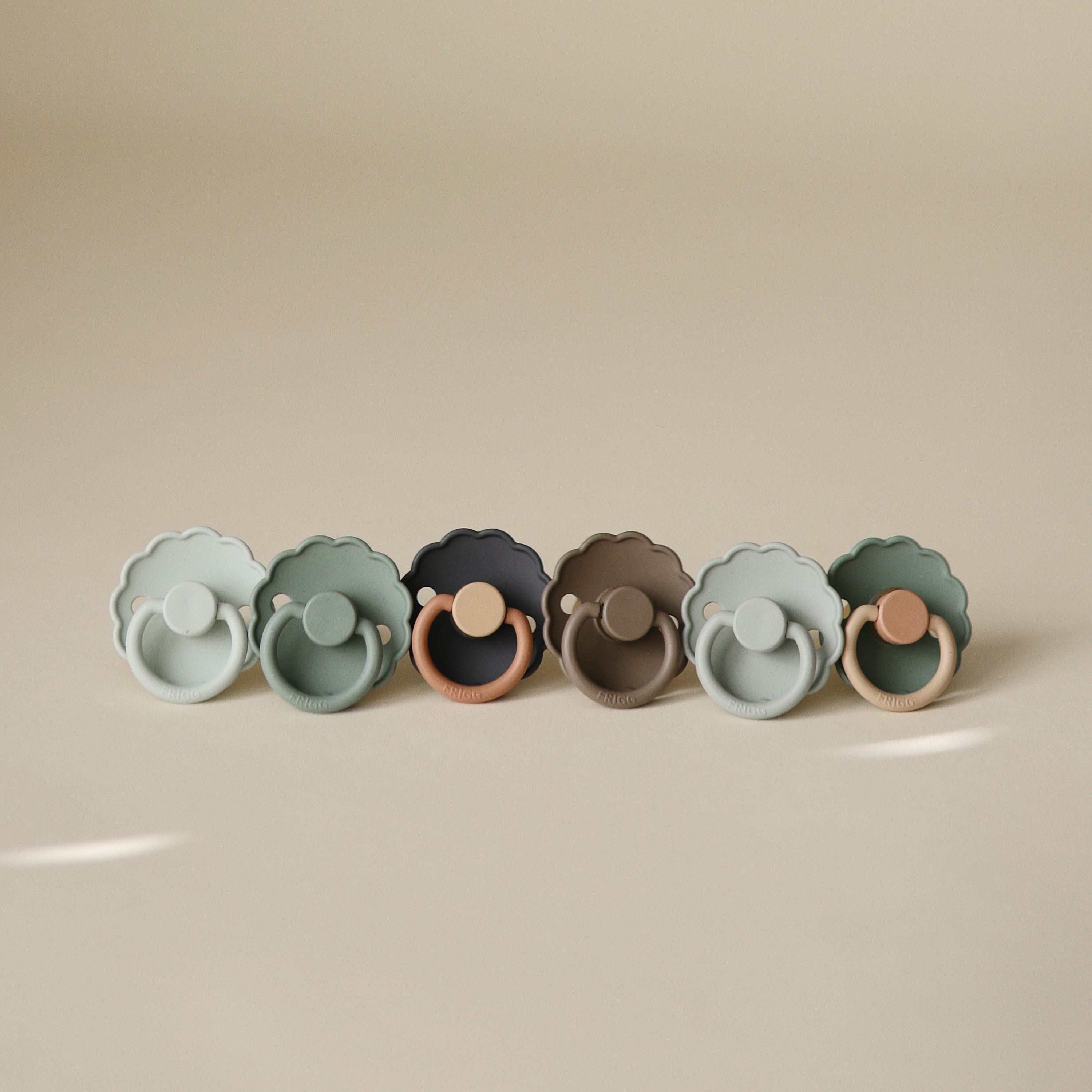Frigg Daisy Natural Rubber Pacifier 2-pack
