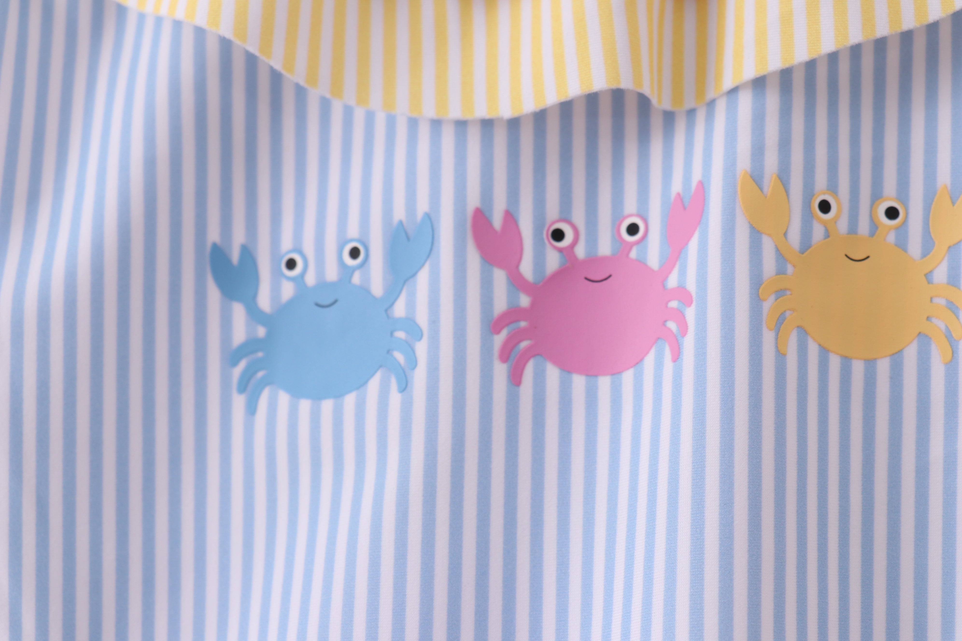 Colorblock Crab Embroidery Ruffle Swimsuit