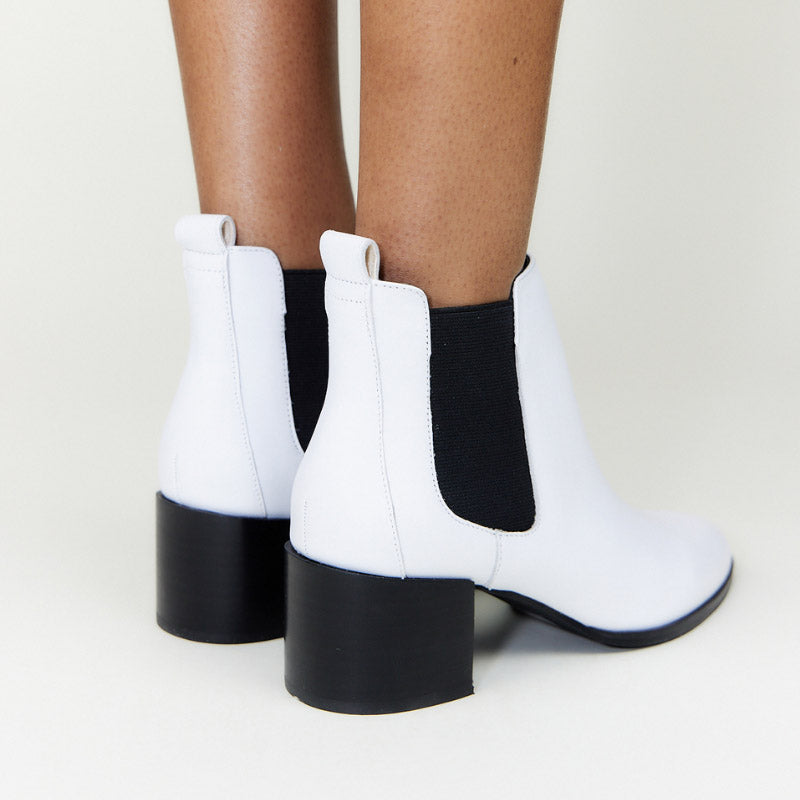 Melissa Chelsea Boot In White Leather