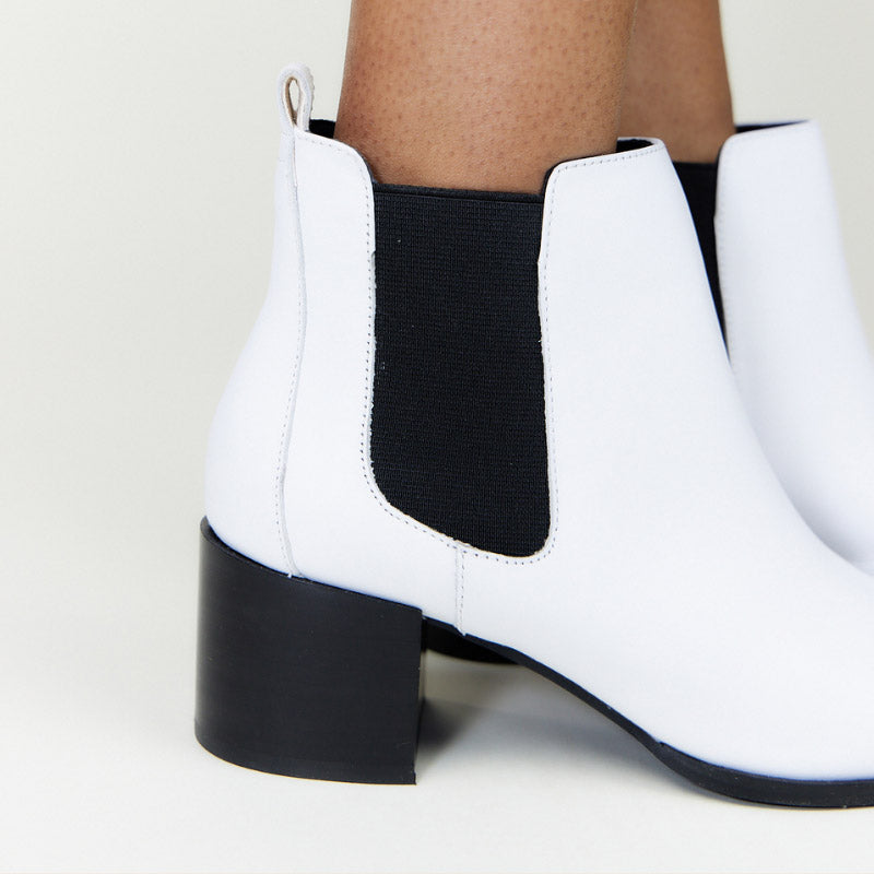 Melissa Chelsea Boot In White Leather