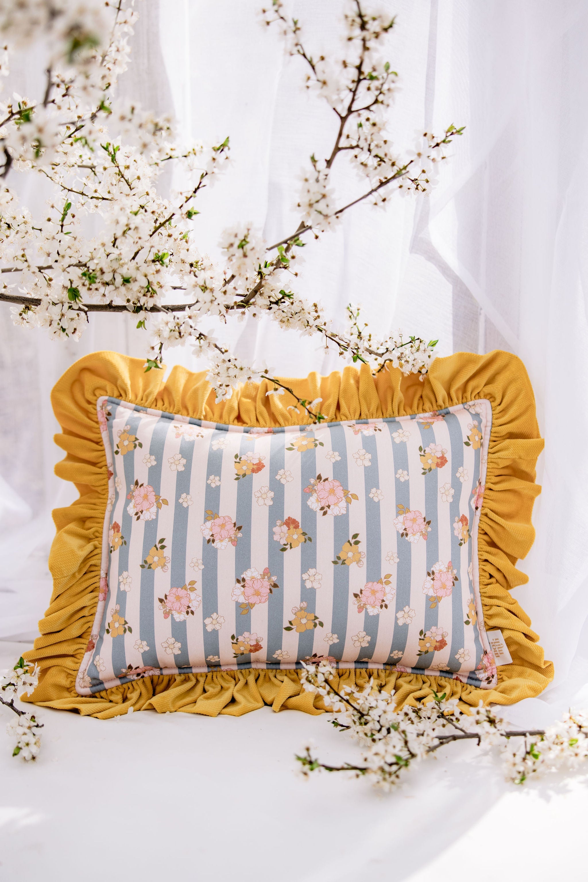 "summer Garden" Pillow With Frill