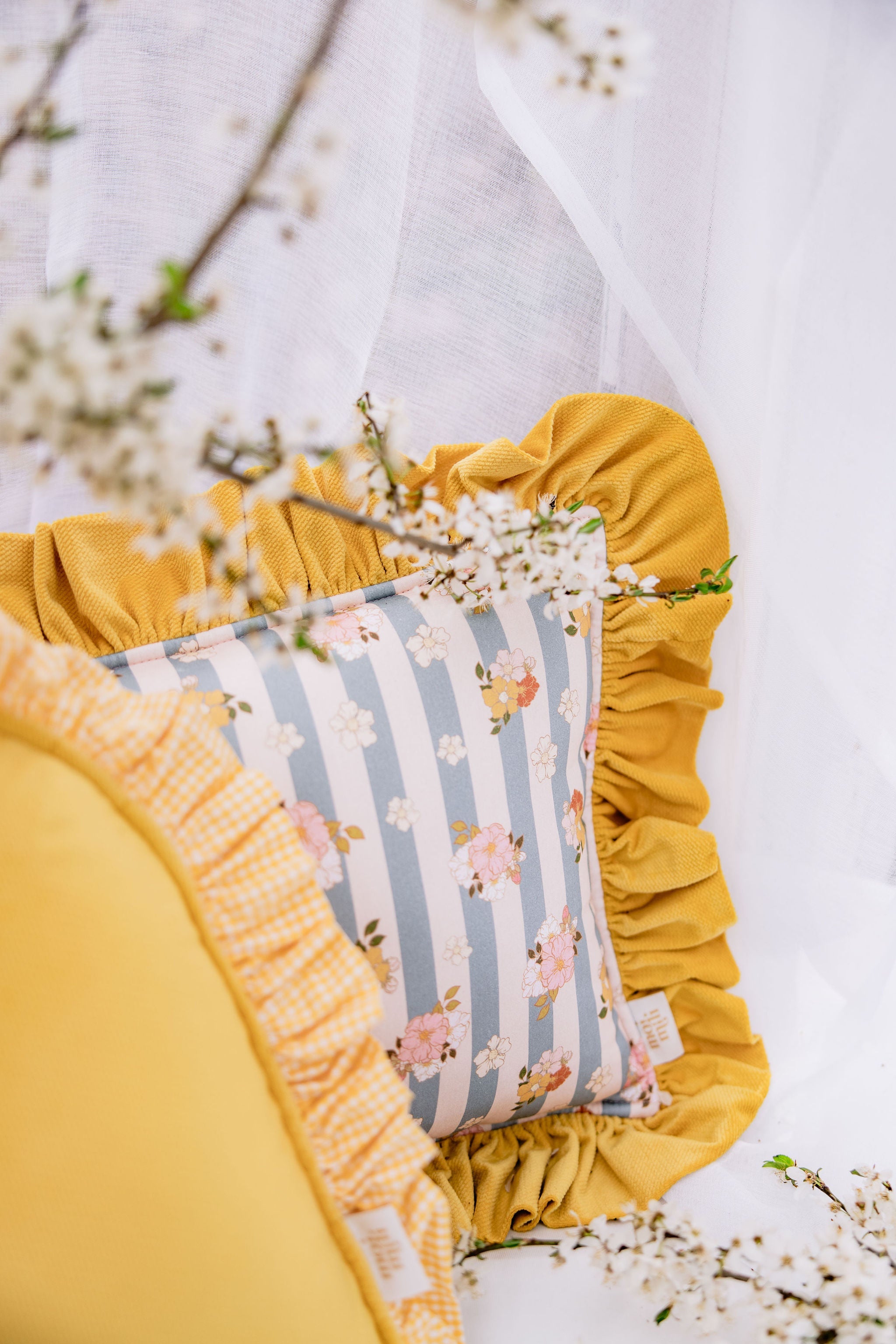 "summer Garden" Pillow With Frill