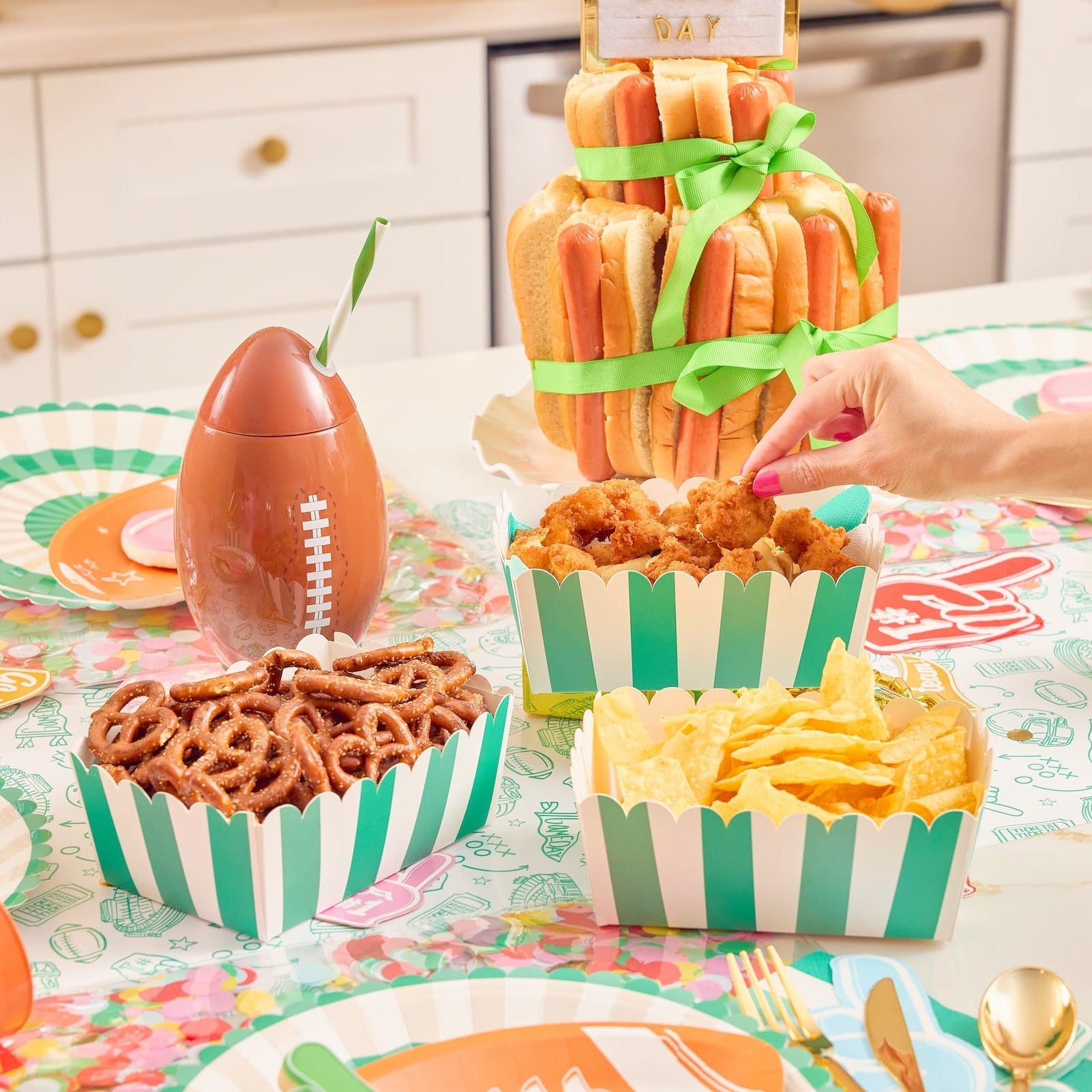 Game Day Green & White Snack Trays (10 Pack)