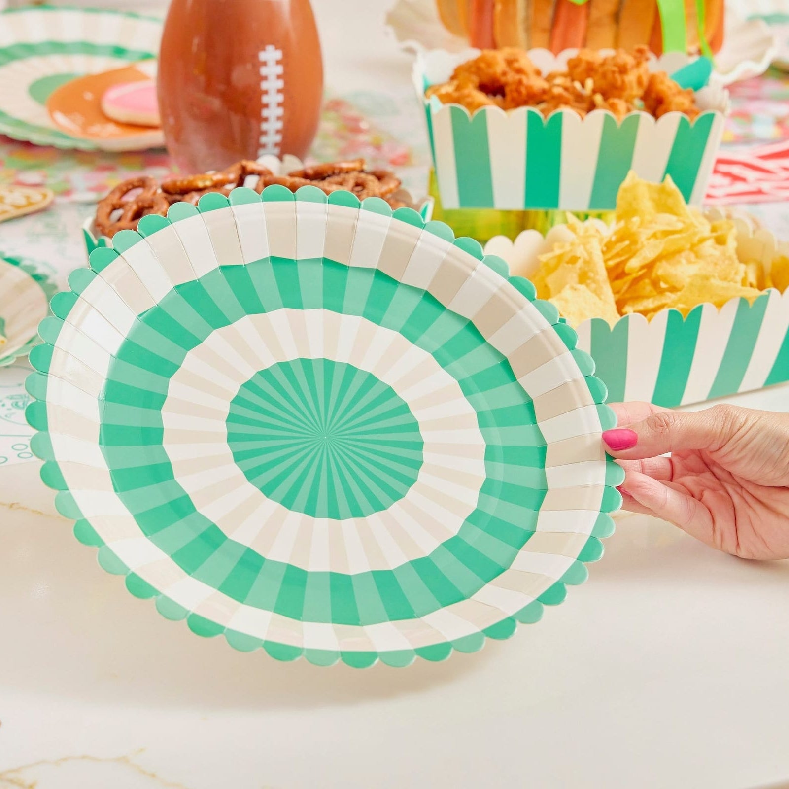 Green & White Dinner Plates (10" / 10 Ct)