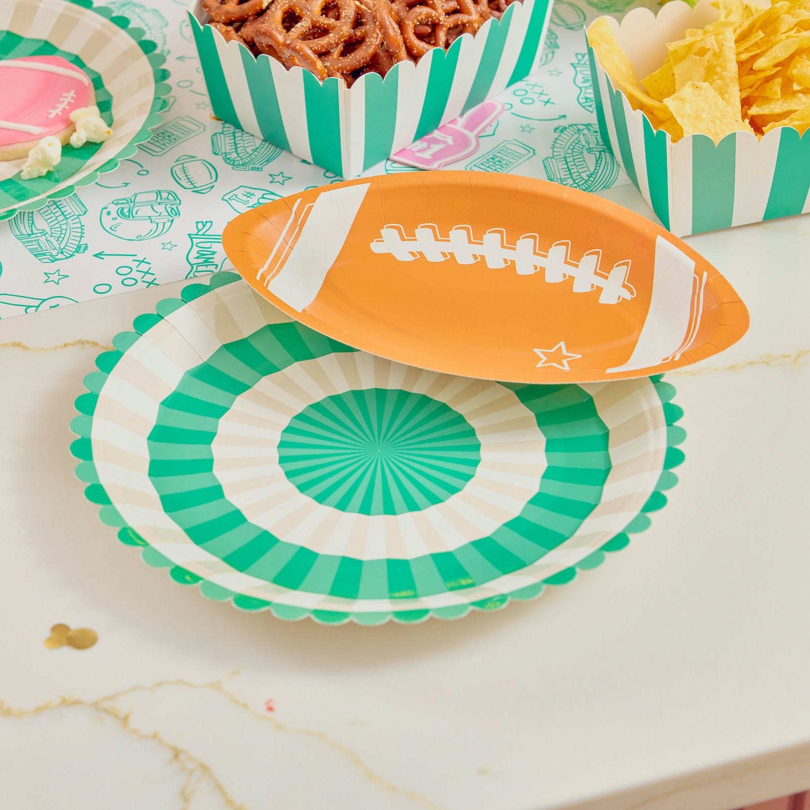Football Dessert Plates (10 Ct)