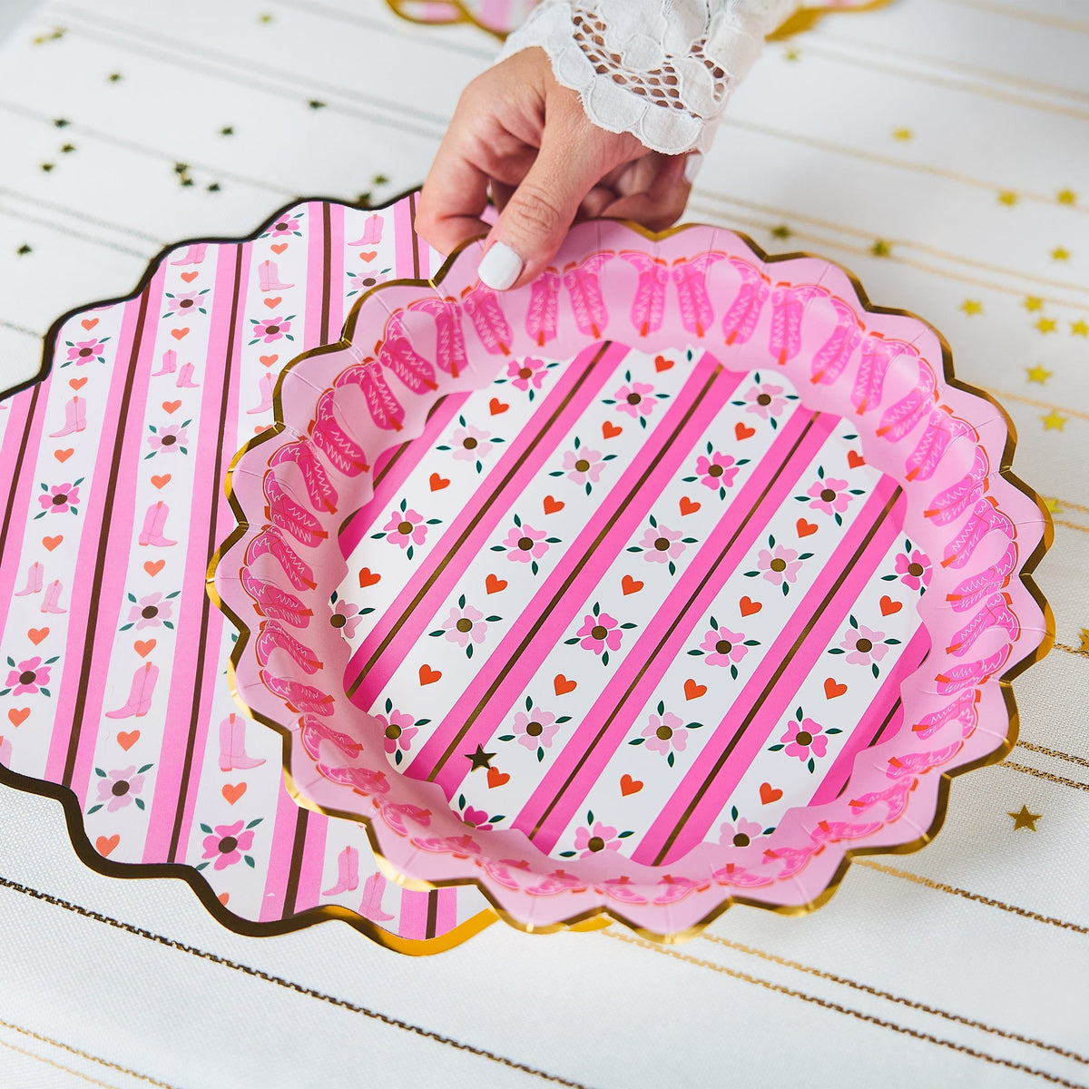 Boot Scoot Blooms Dinner Plates (10 Count)