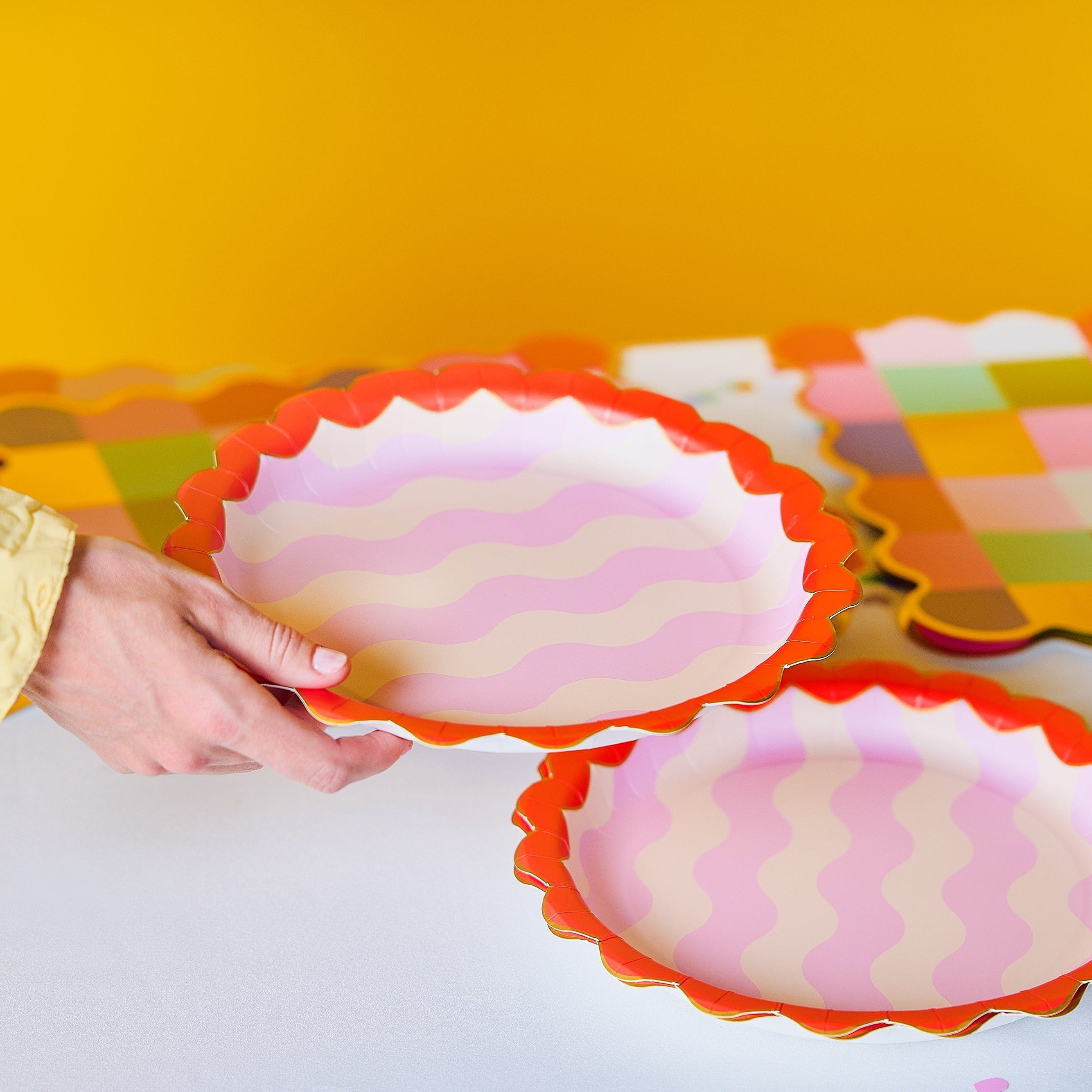 Wavy Wishes Dinner Plates (10 Count)