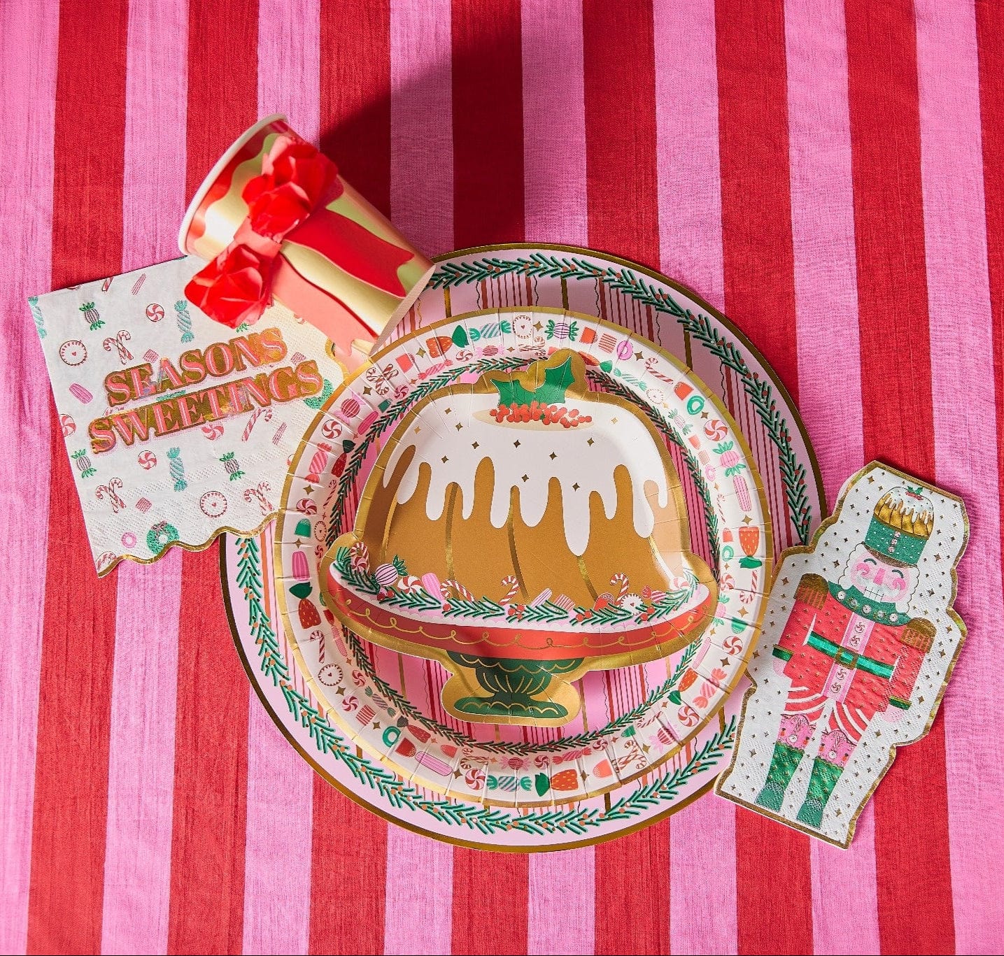 Holiday Bundt Cake Dessert Plates (10 Count)