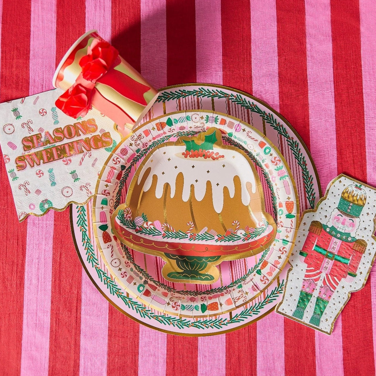 Holiday Bundt Cake Dessert Plates (10 Count)
