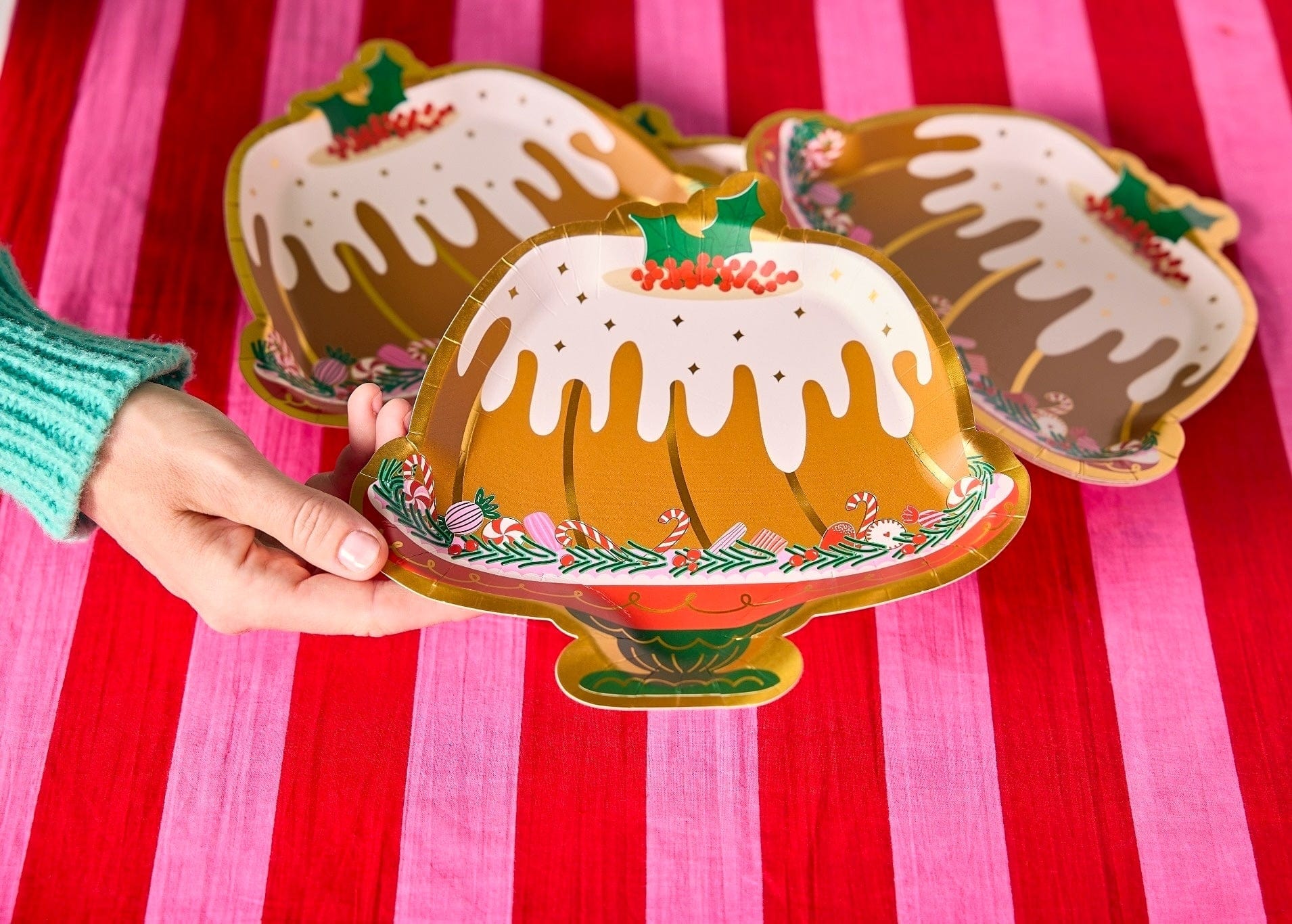 Holiday Bundt Cake Dessert Plates (10 Count)