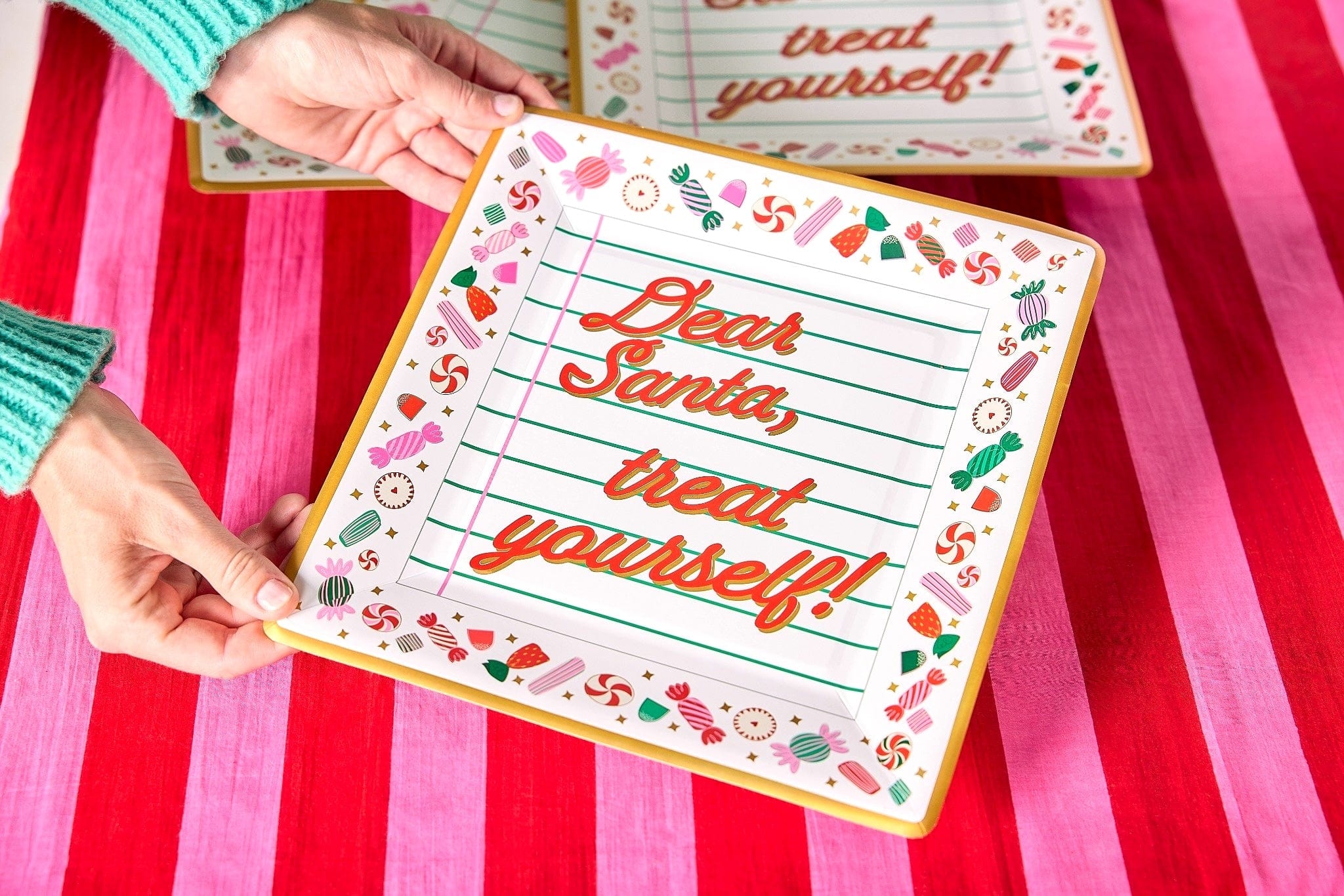 Santa Treats Dessert Plates (10 Count)